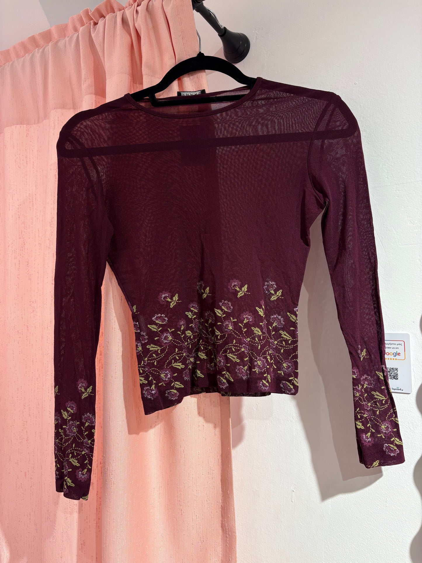 Incredible mesh top weith floral emboidered details (S)