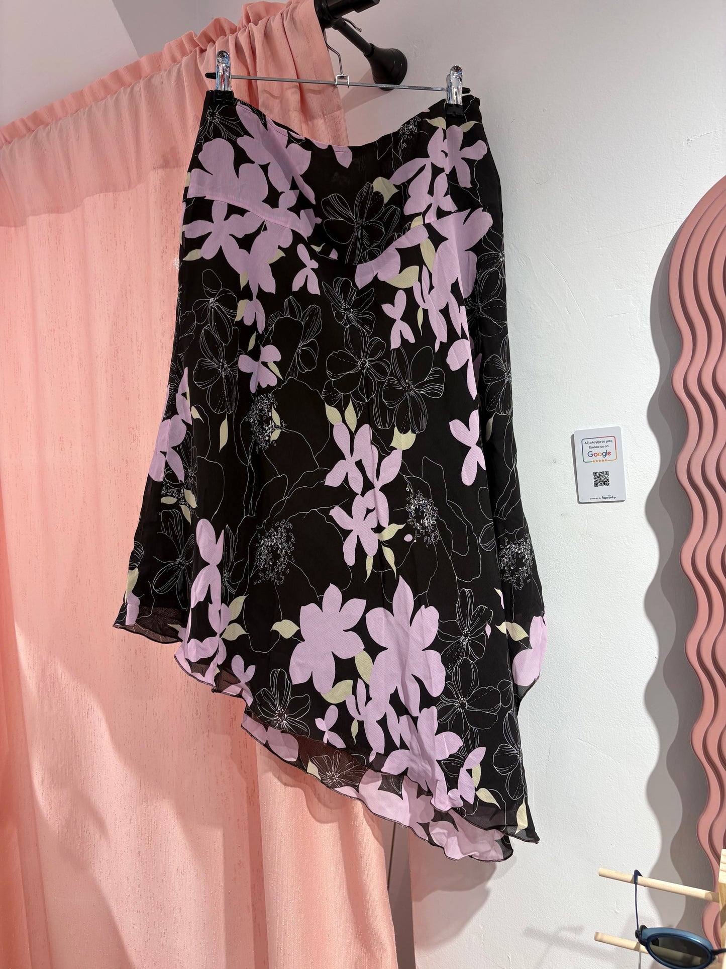 Beautiful asymmetrical midi floral skirt (L)