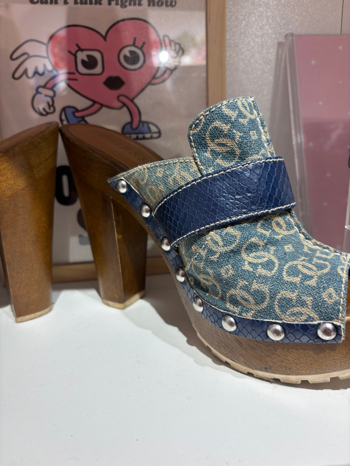 Iconic Guess platforms (39)