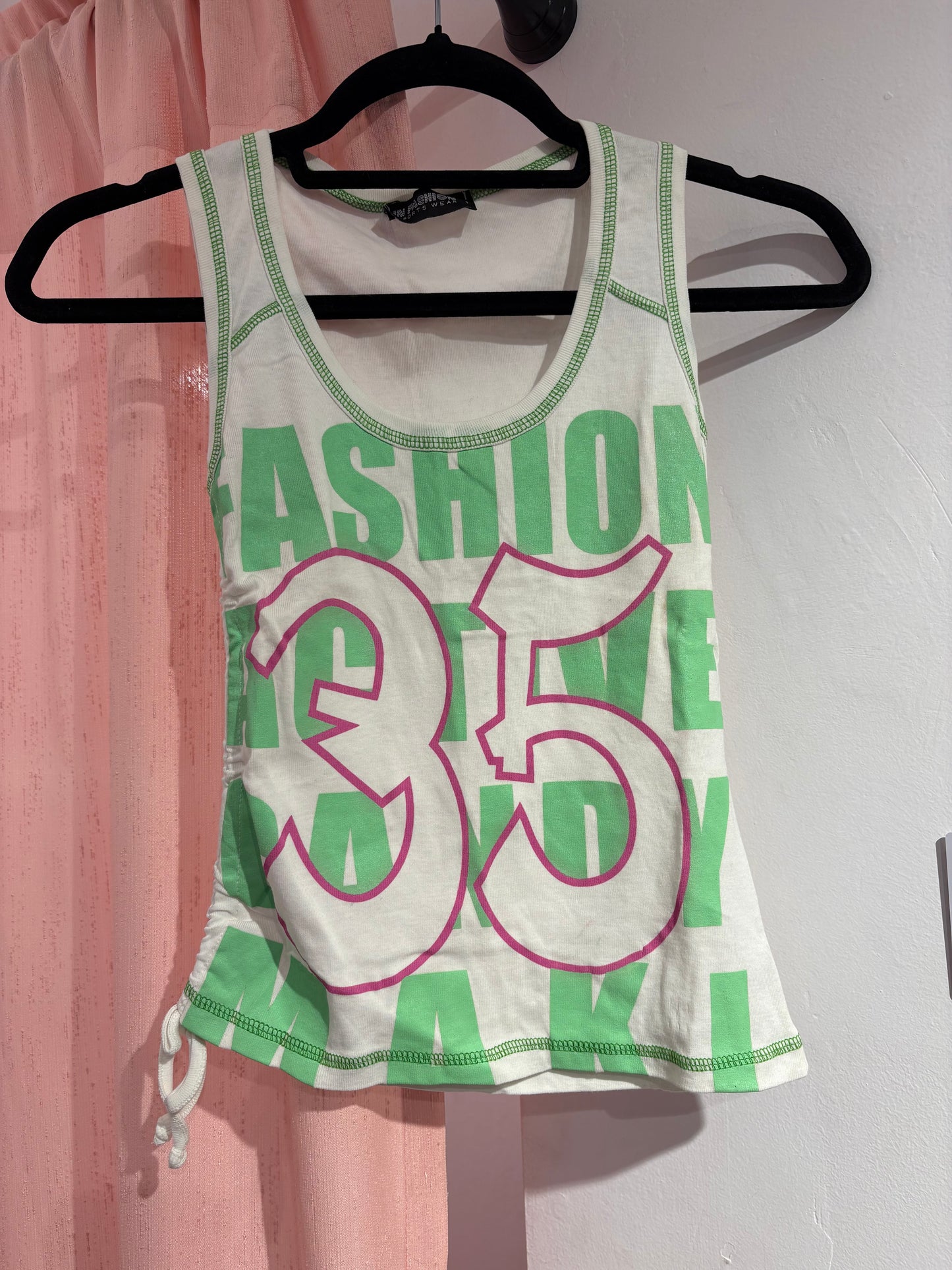 Super cute true y2k top (S)