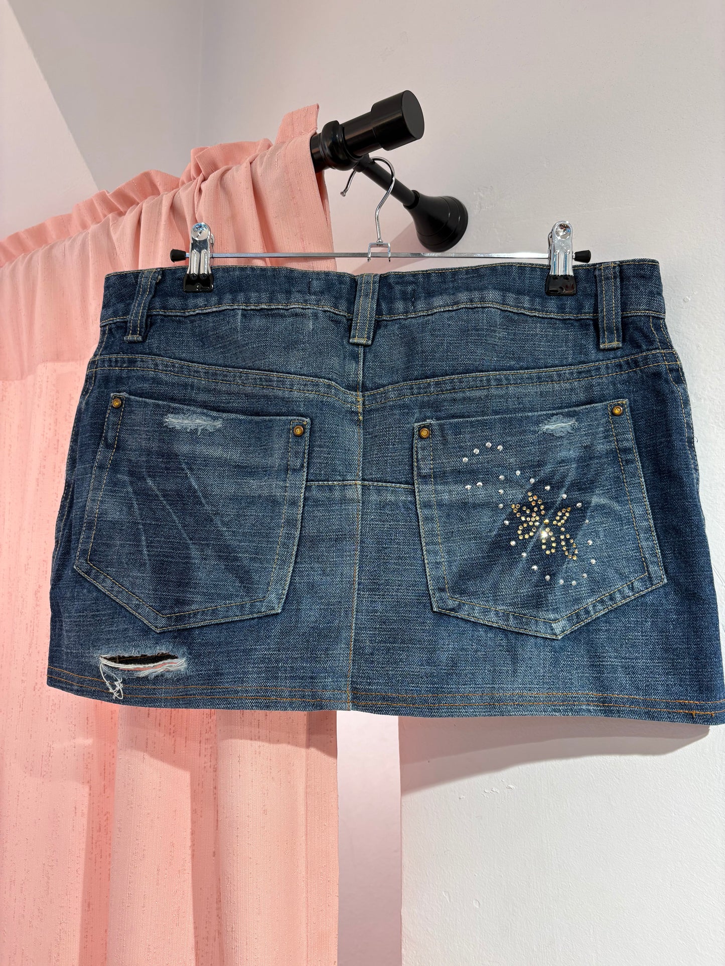 Cute ripped mini skirt with rhinestones (L)