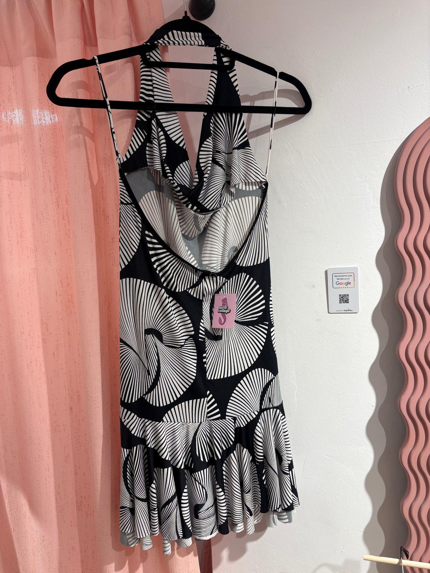 Flattering open back dress with unique pattern (M)