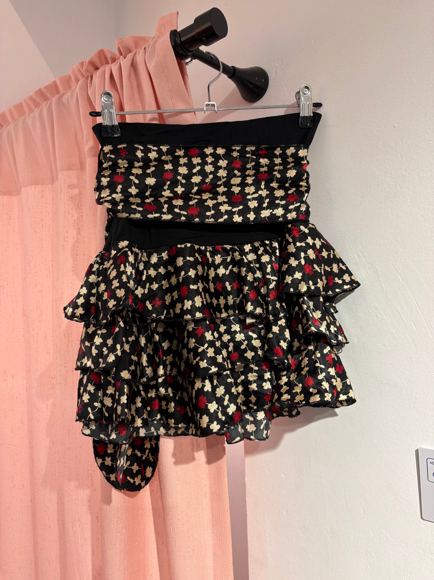 Y2K ruffle mini skirt with floral print (M)
