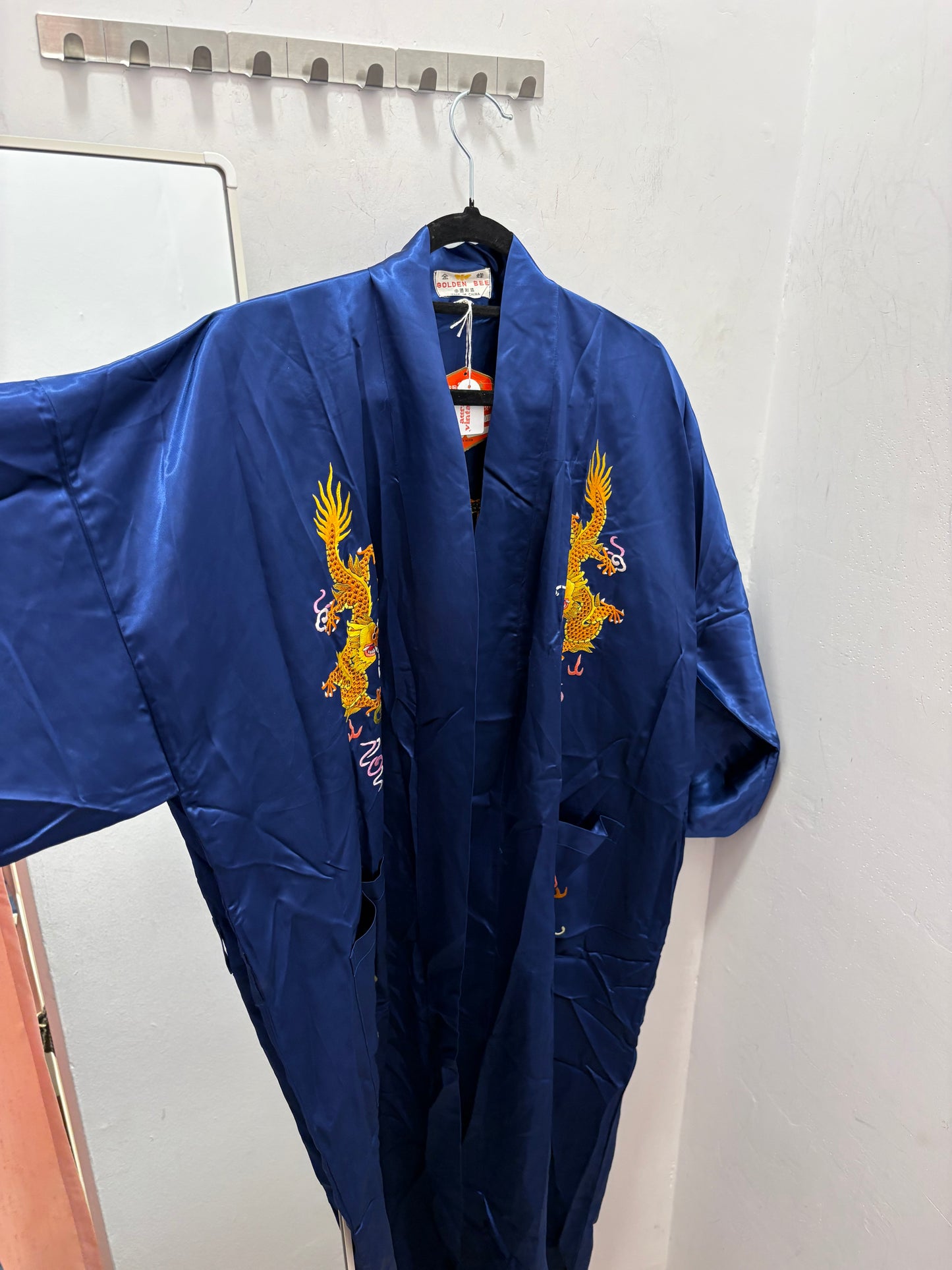 Kimono with a striking dragon pattern (M)