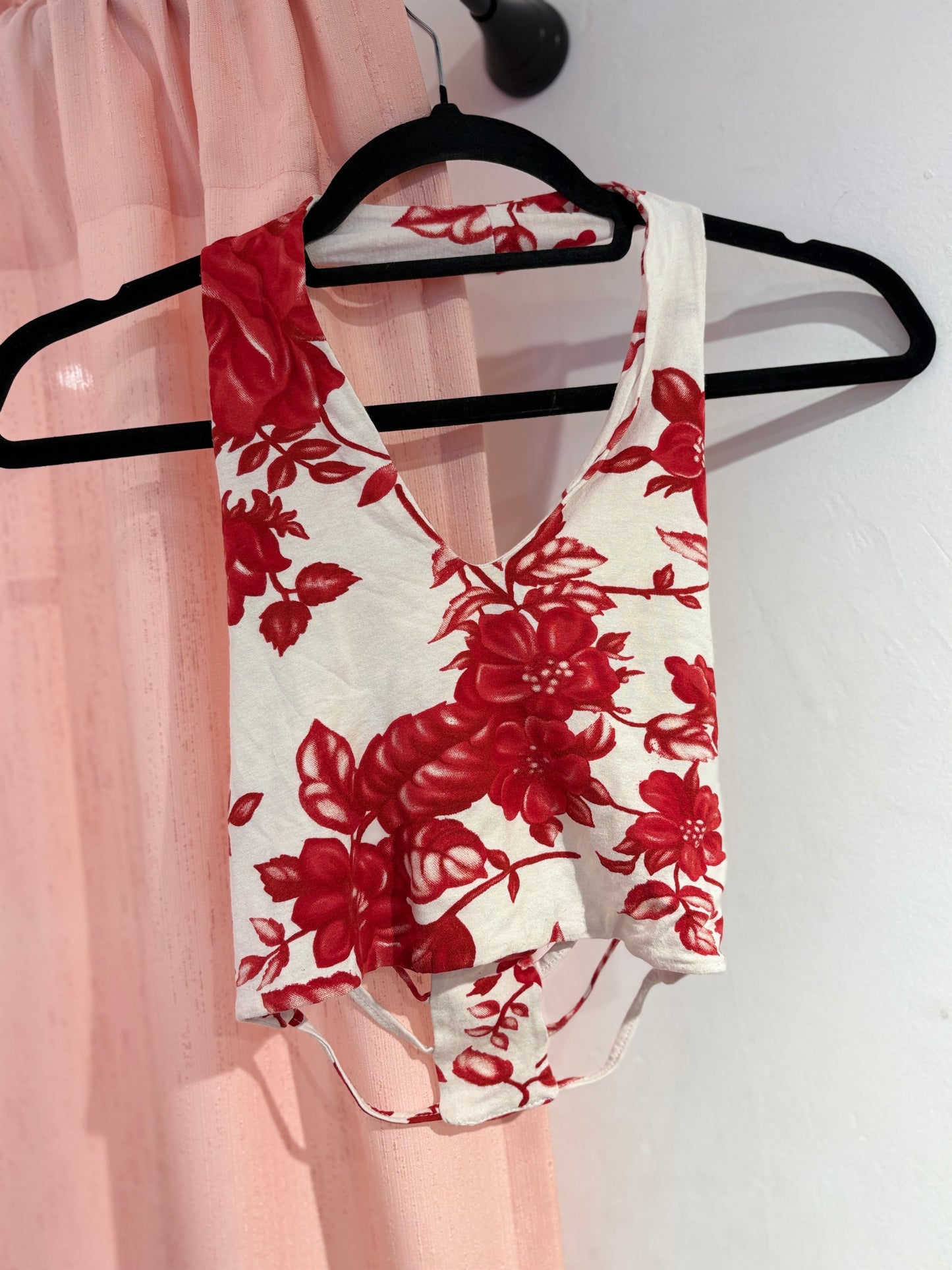 Beautiful floral v-neck top (M)