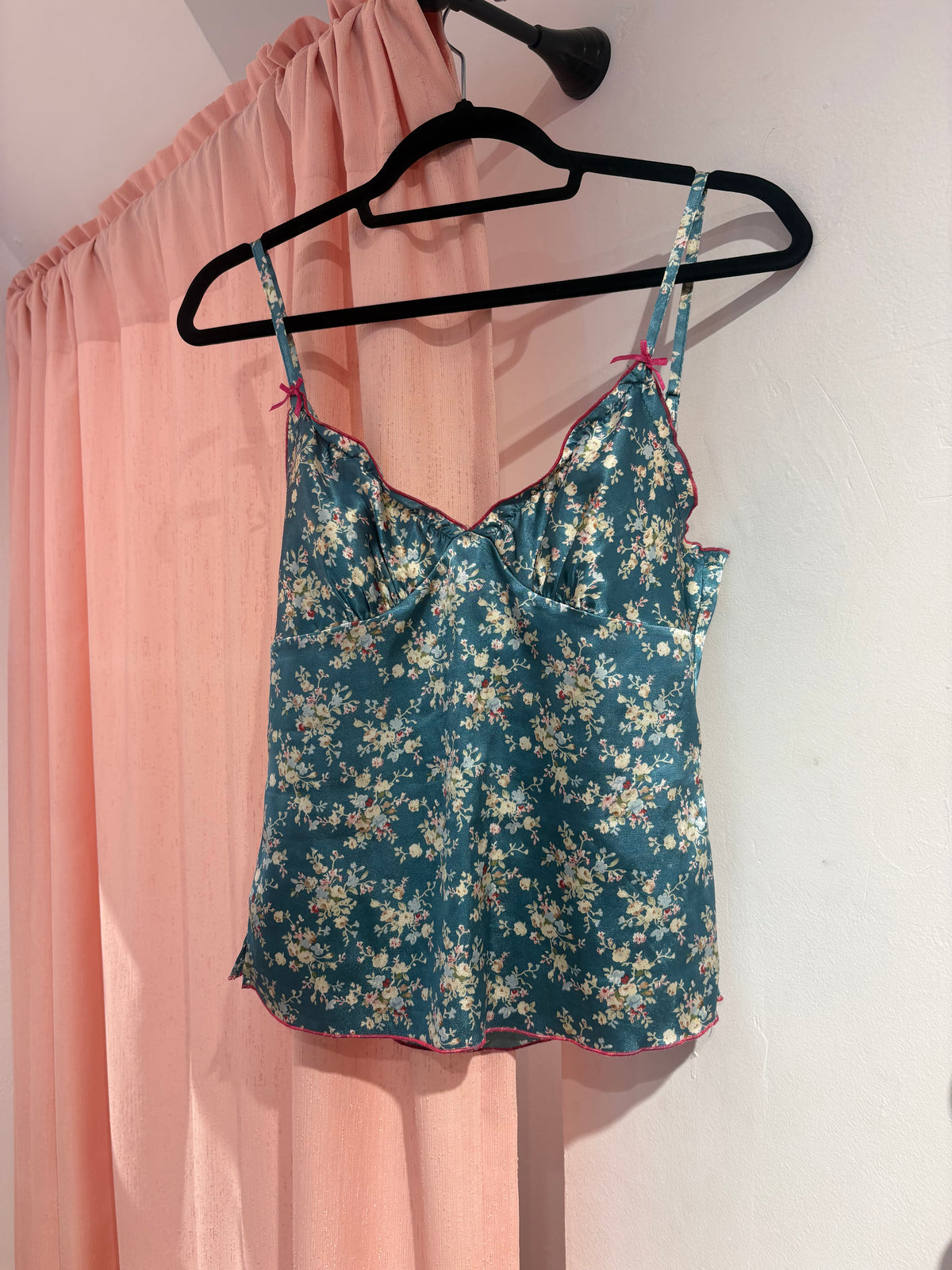 Accessorize satin-like top (L)