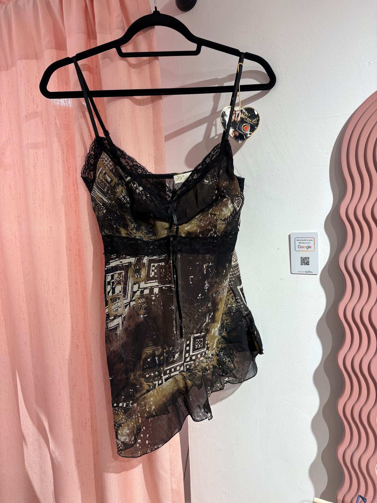Dreamy asymmetrical mesh top (L)