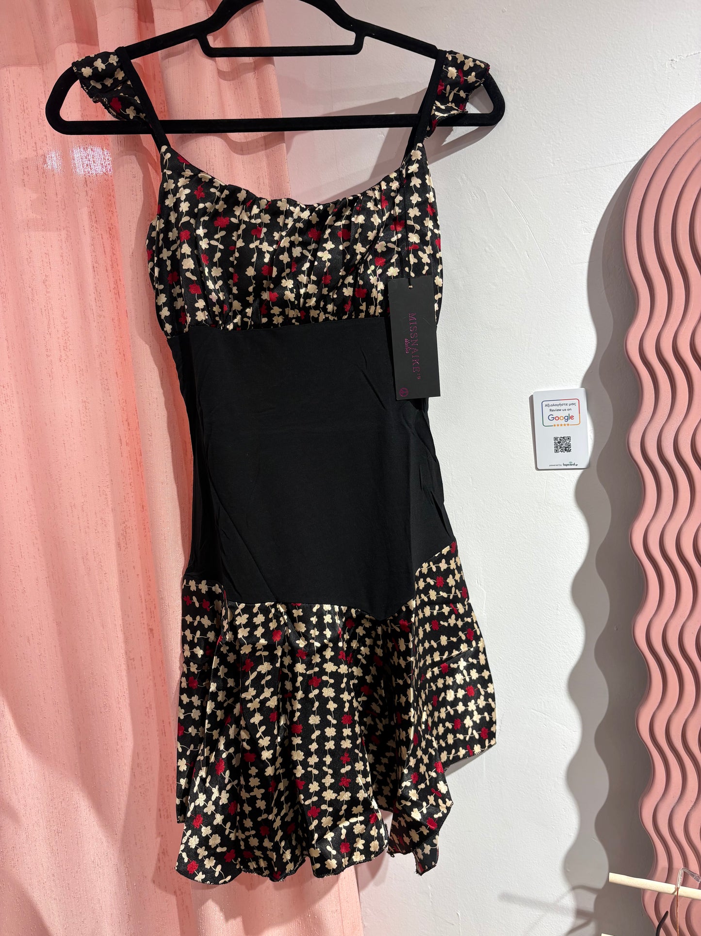 Mini dress with a floral print, fitted waist panel & a soft flared hem (S / M)