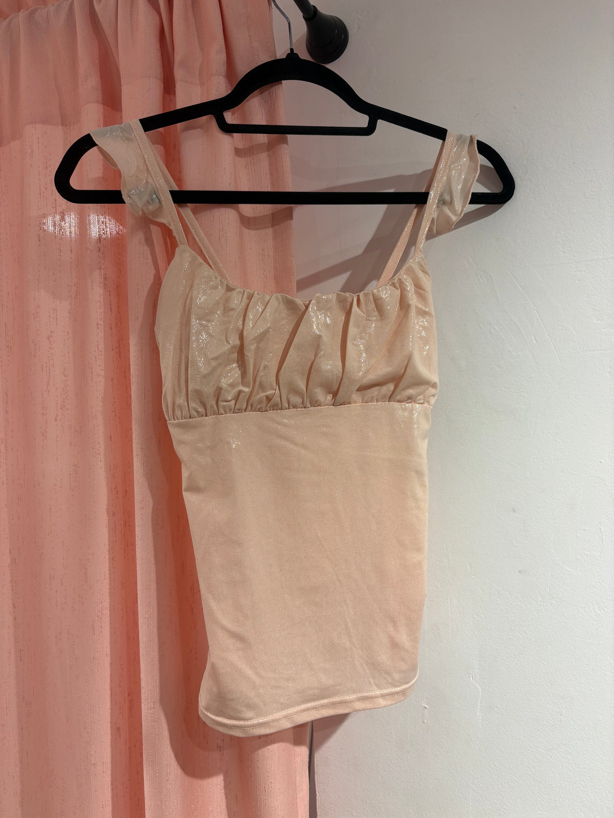 Super cute shimmery salmon pink top (M)