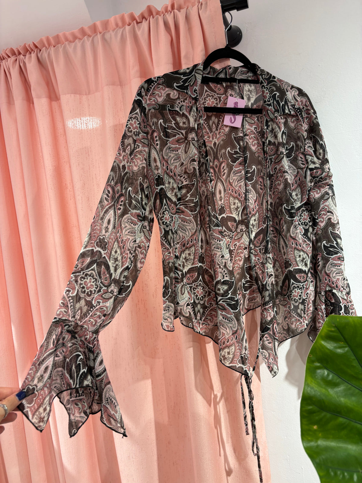 Pretty lace-up Lynne shirt with flowy sleeves (M-L)