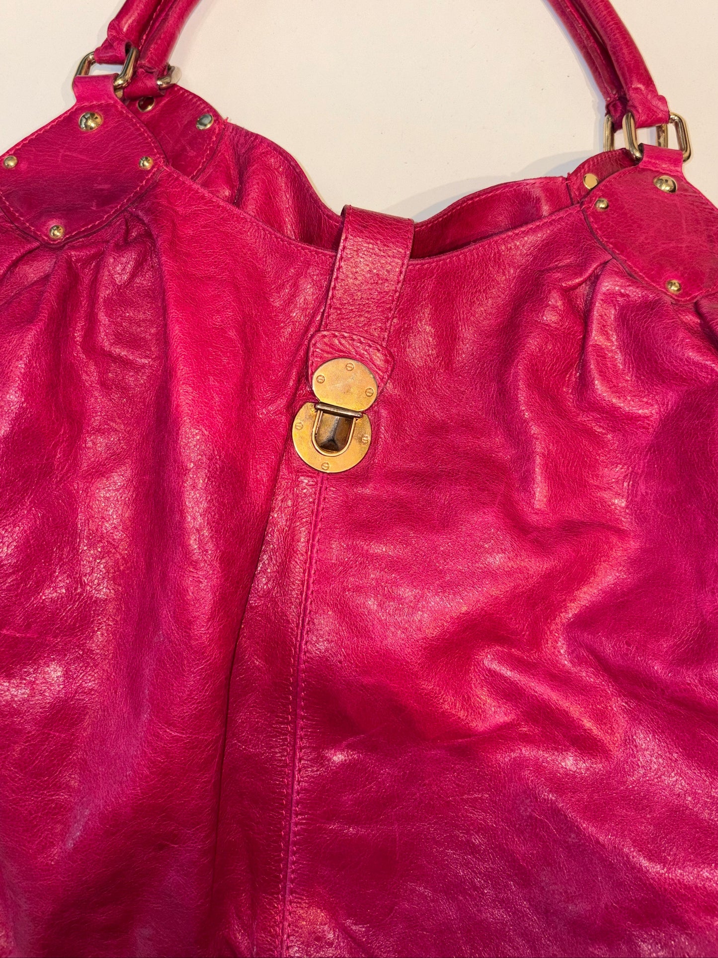 Large y2k fuchsia leather bag with incredible details