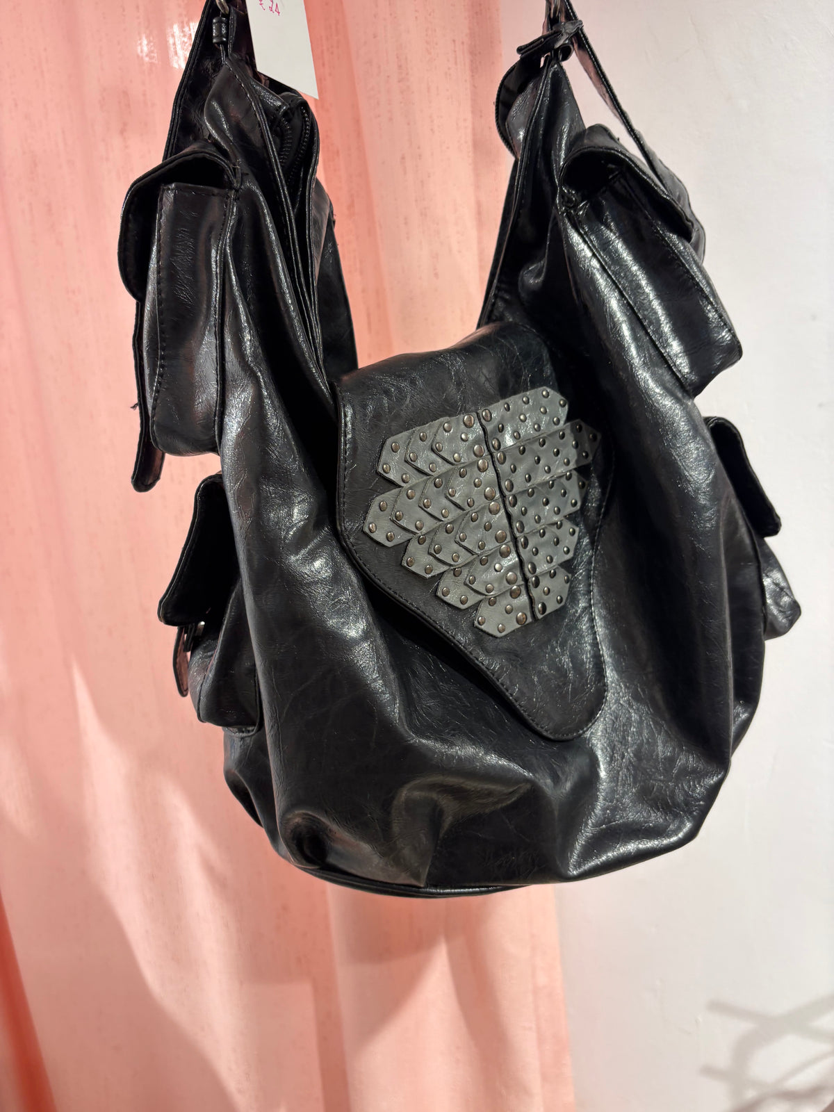 Black spacious cool girl bag