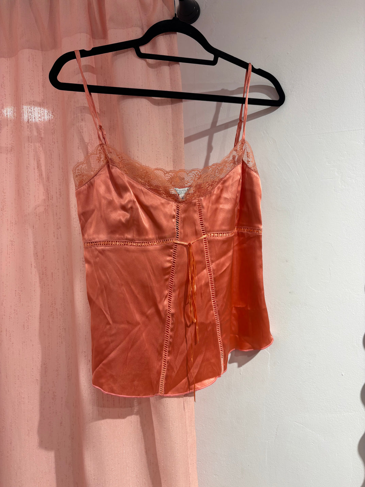 Cute Positive satin-like texture cami top (M)