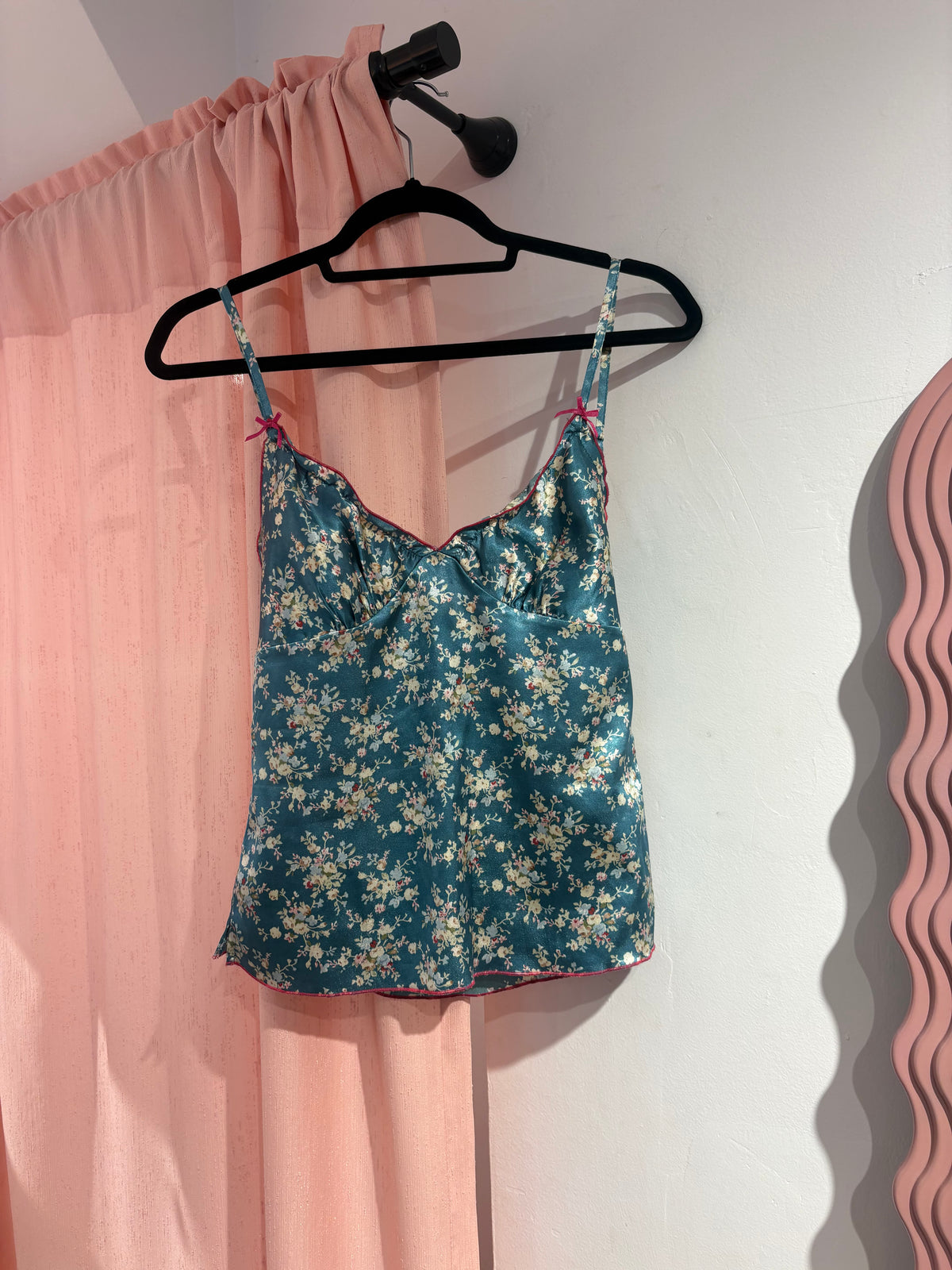 Accessorize satin-like top (L)