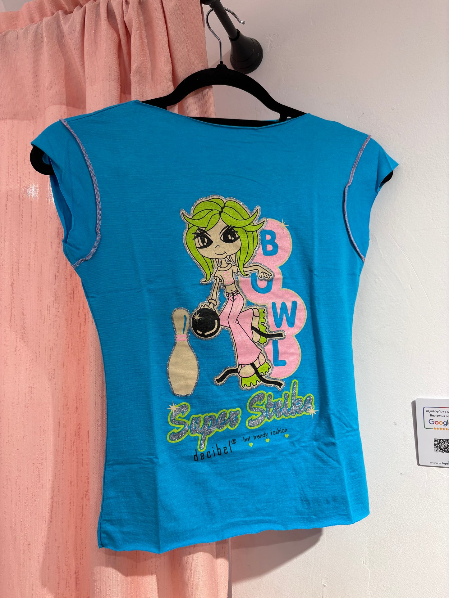 Super cute graphic tee with back cut-out (One Size)