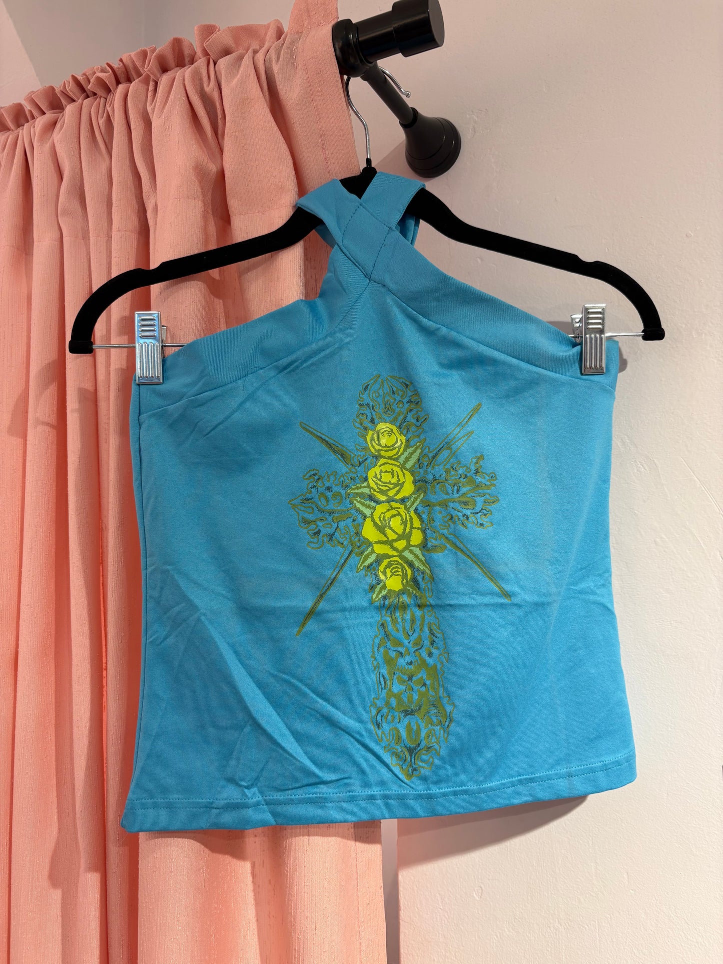 Incredible halterneck top with a crossed strap neckline (M)