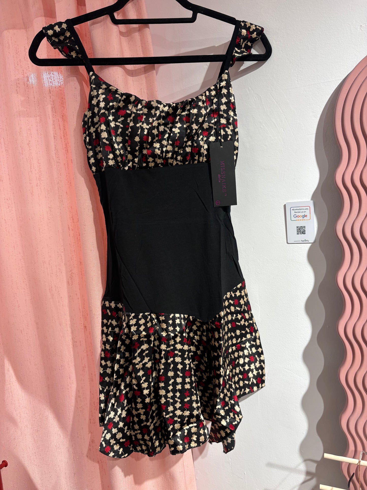 Mini dress with a floral print, fitted waist panel & a soft flared hem (S / M)