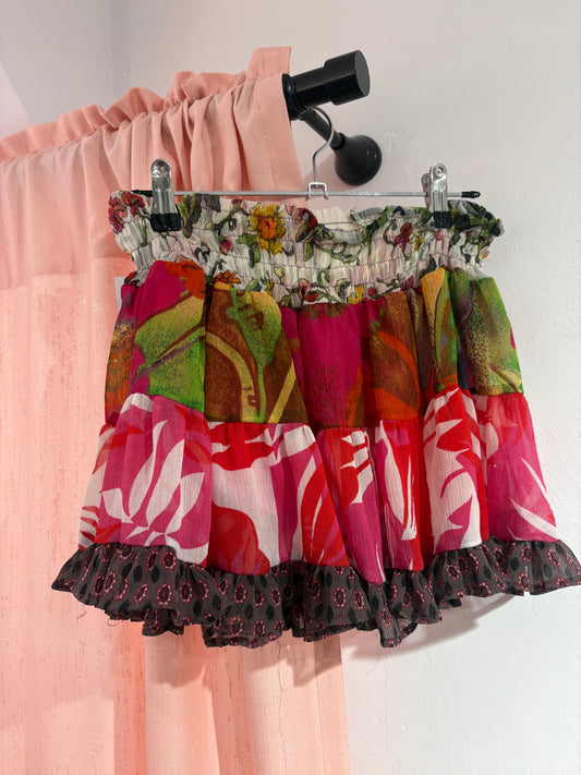 Colourful ruffle short skirt with incredible details (S)