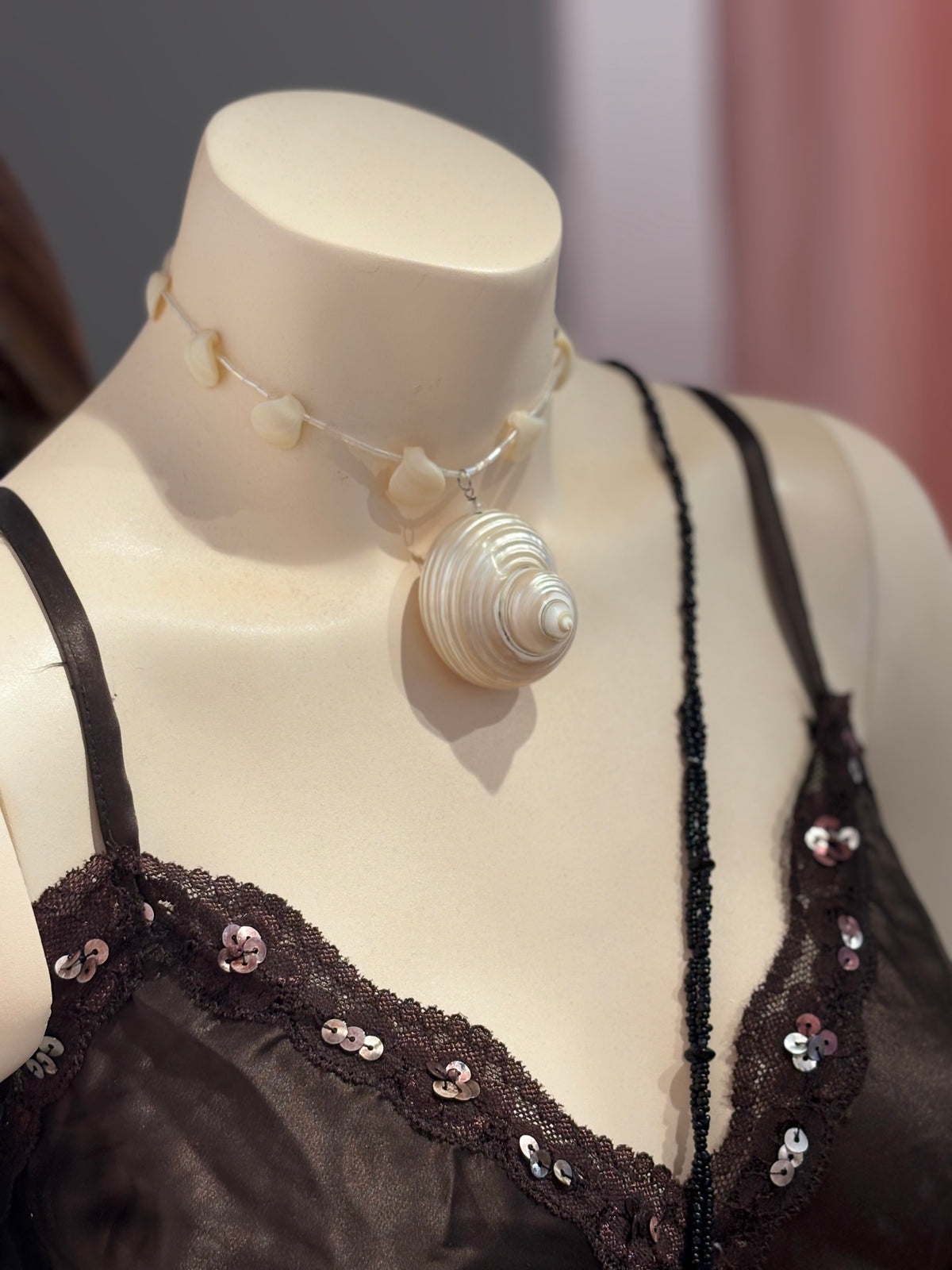 Incredible shell chocker
