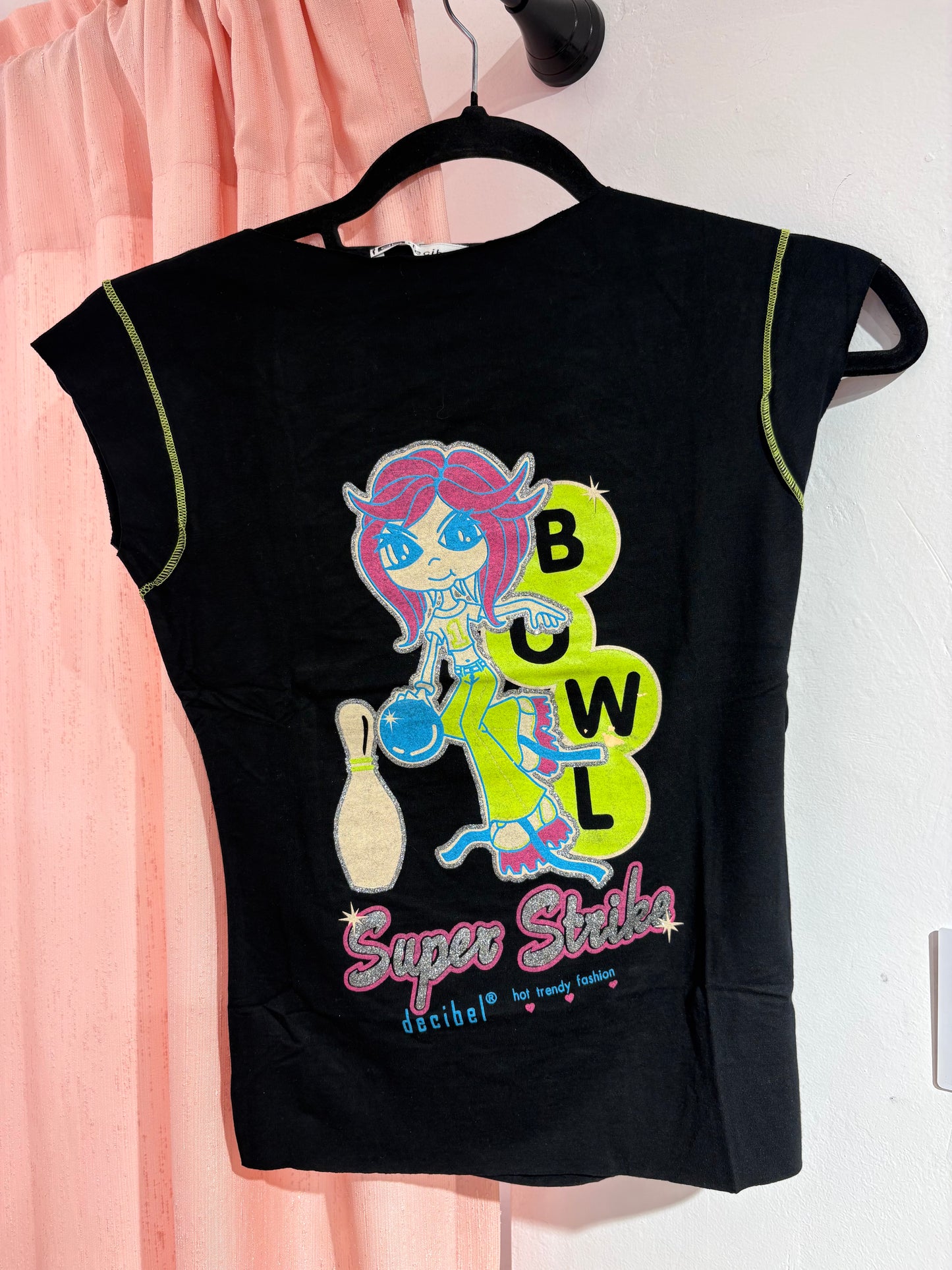 Super cute graphic tee with back cut-out (One Size)