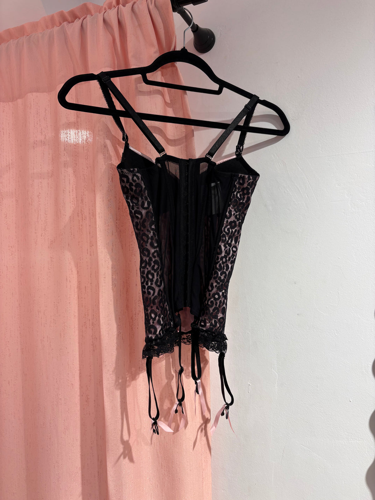 Animal print gorgeous black/pink corset (70B)