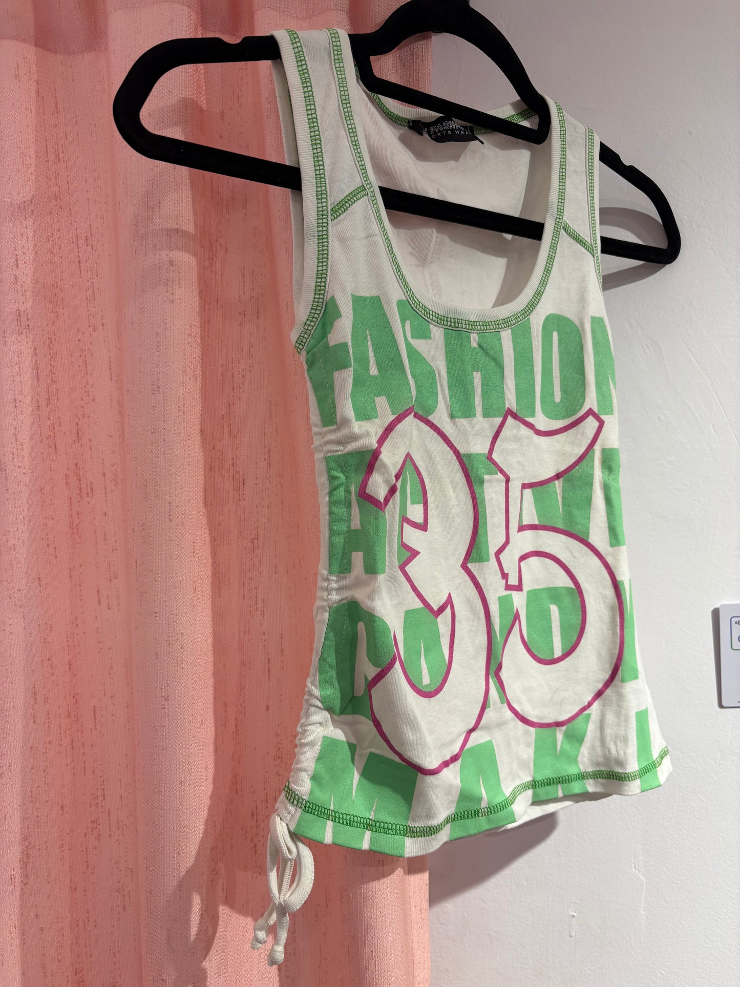 Super cute true y2k top (S)