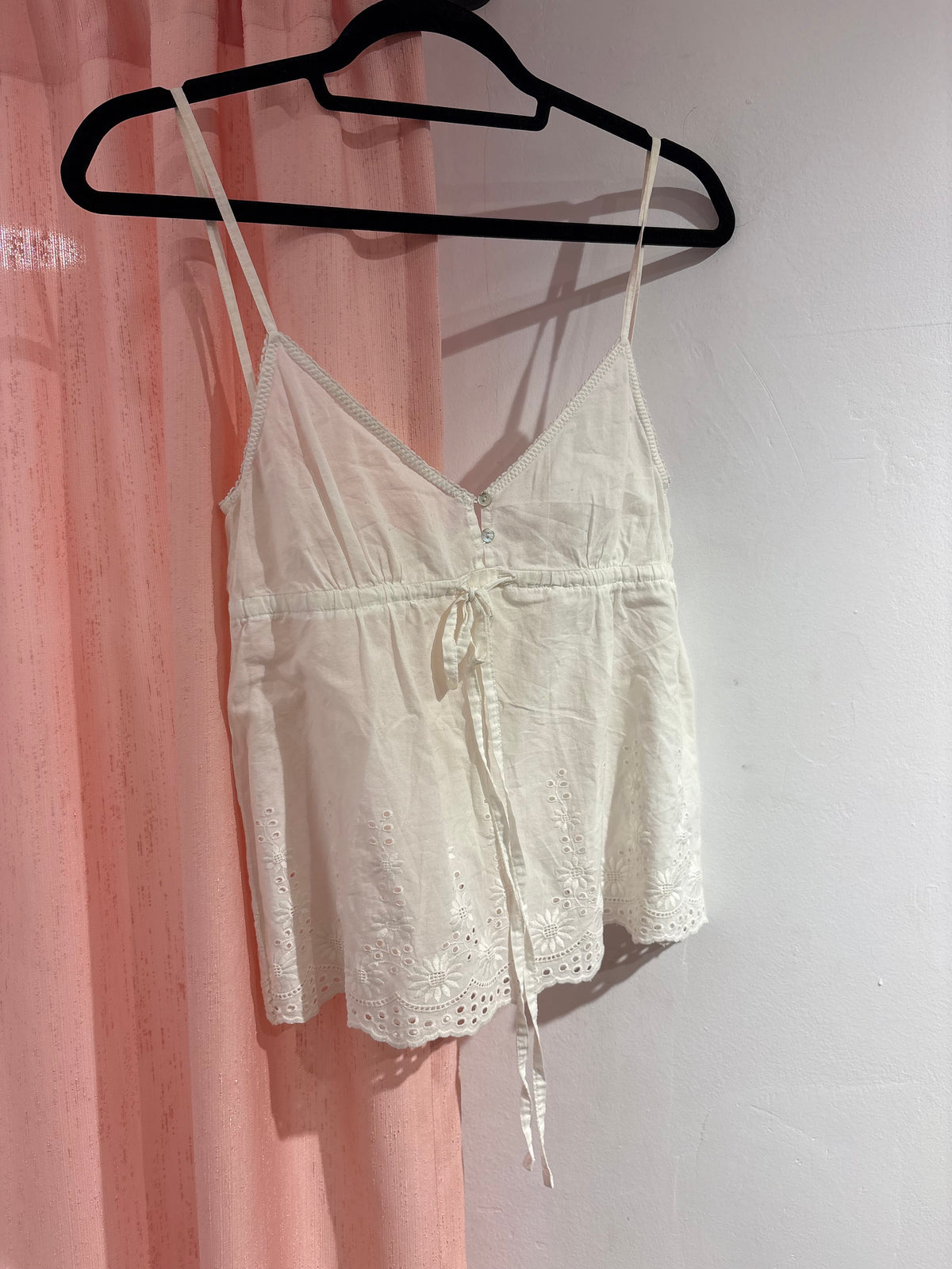 Cute white cami top (Fits M-L)