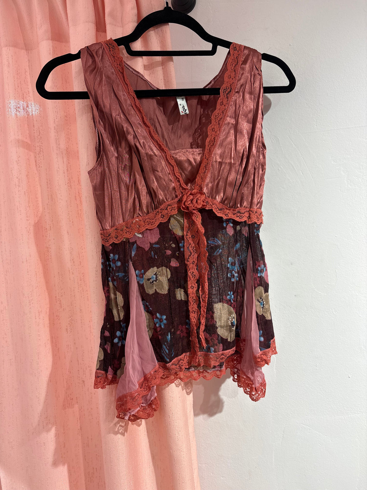 Incredible Lipsy top with different textures & lengths (M)