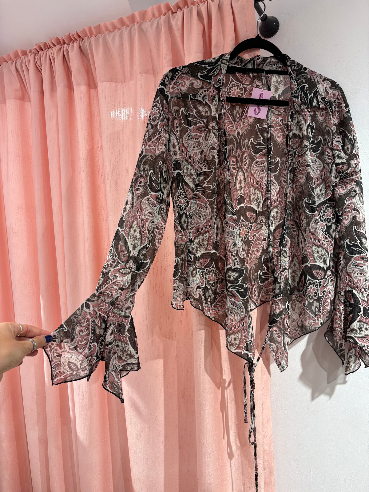 Pretty lace-up Lynne shirt with flowy sleeves (M-L)