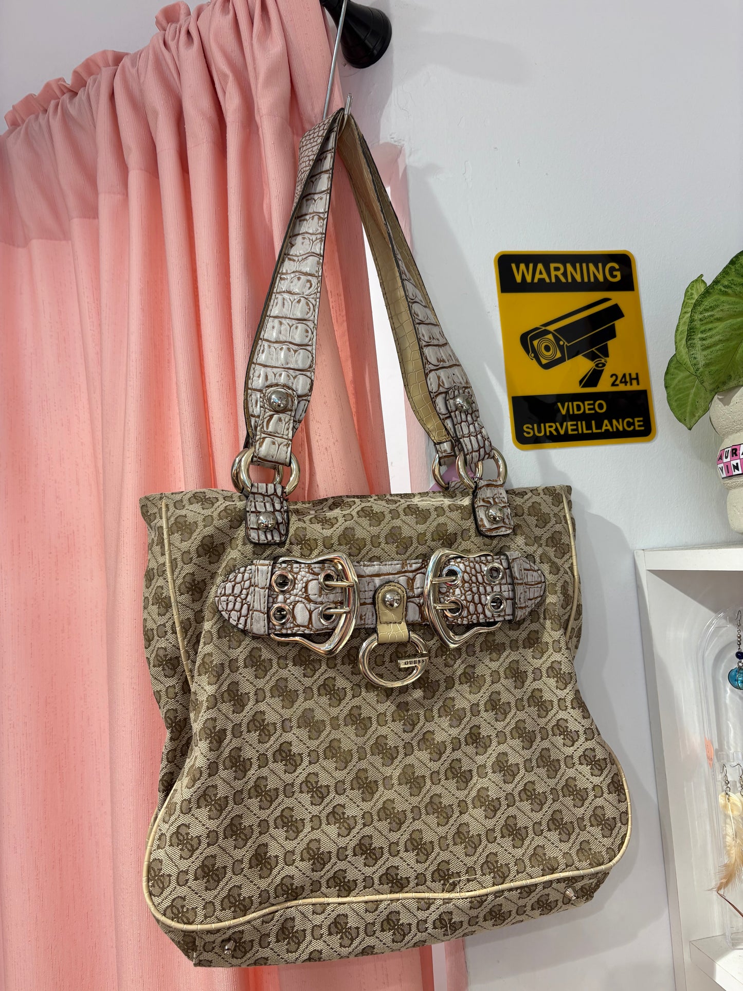 Incredible vintage Guess bag