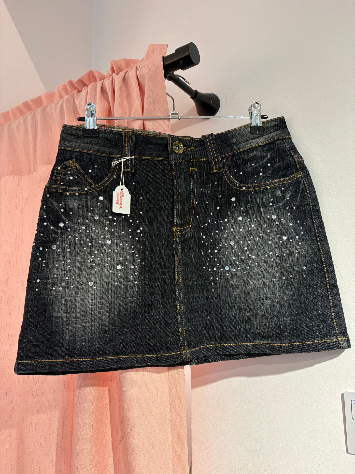 Denim mini skirt full of studs (L)