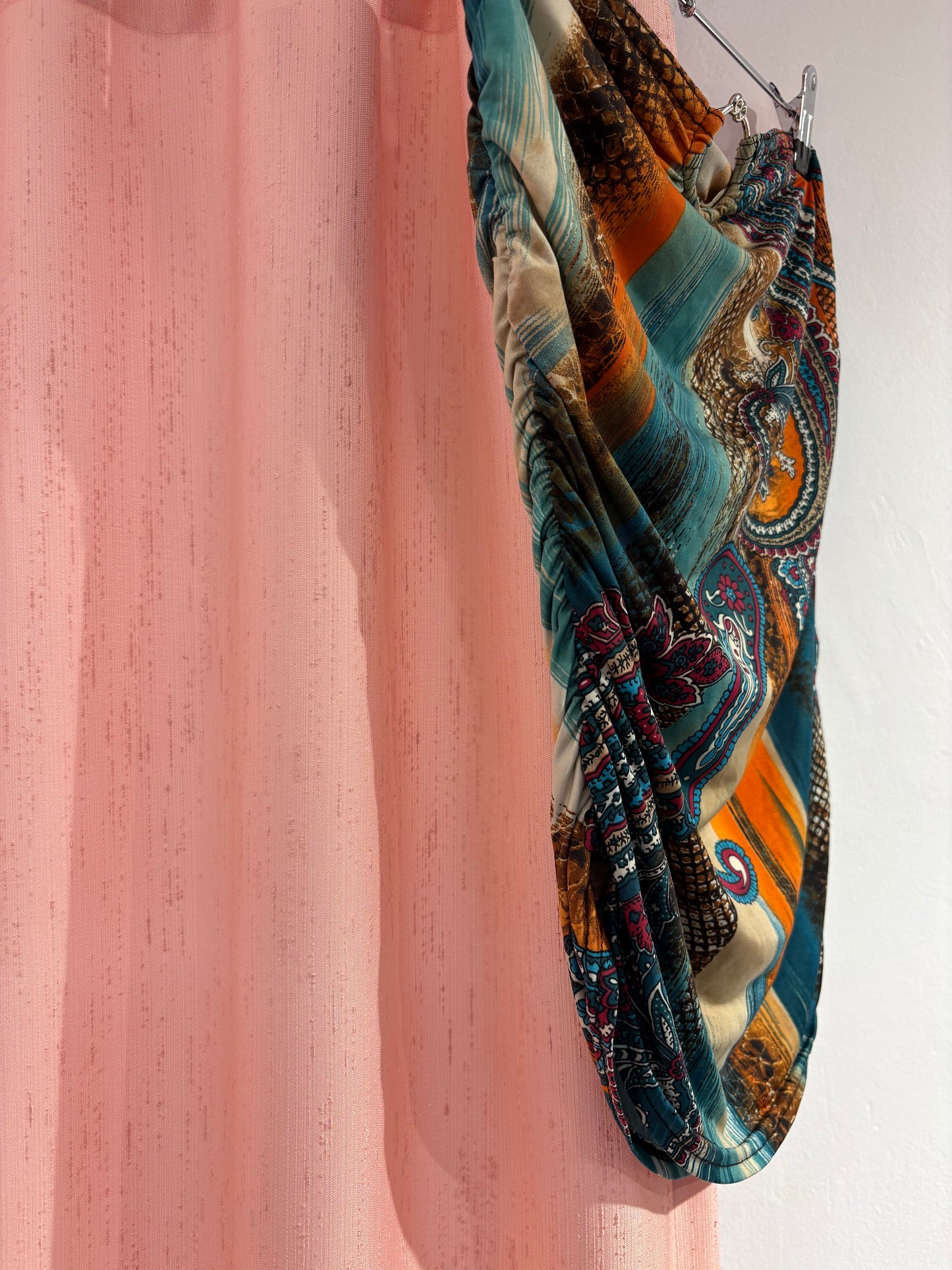 Strapless paisley top with a silver front detail (M)