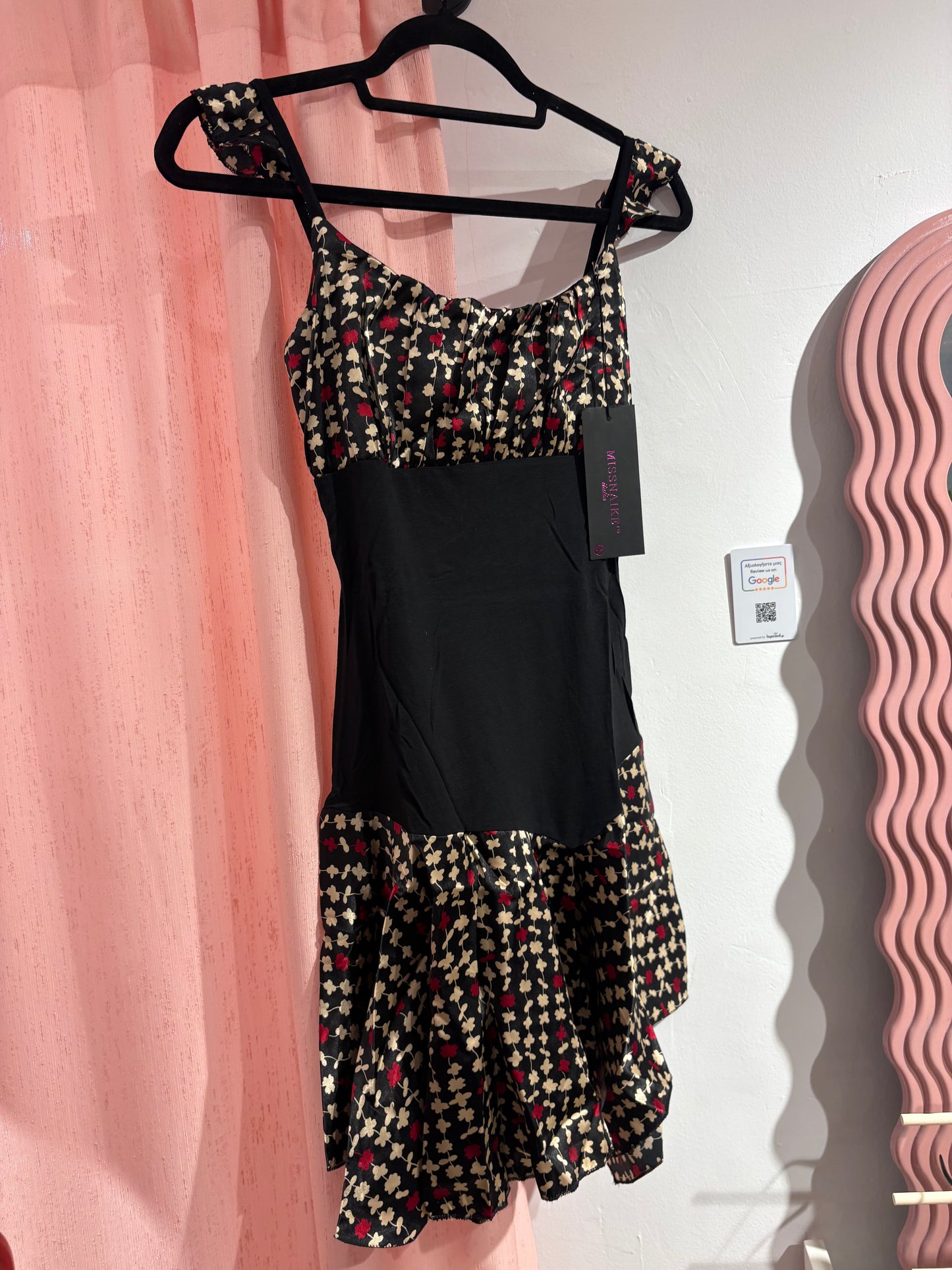 Mini dress with a floral print, fitted waist panel & a soft flared hem (S / M)