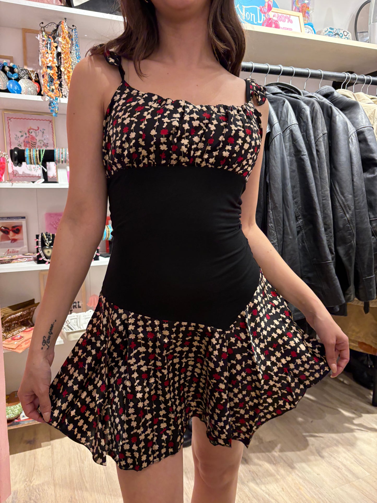 Mini dress with a floral print, fitted waist panel & a soft flared hem (S / M)