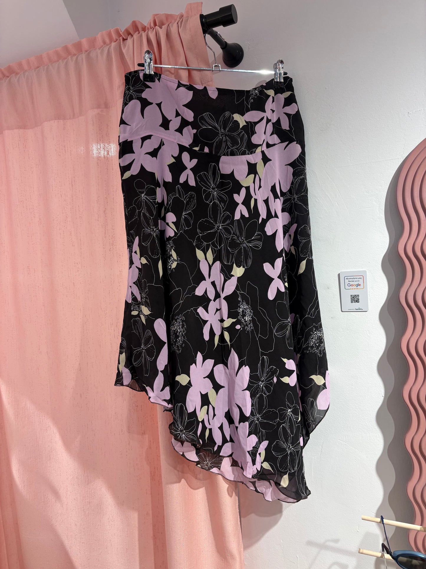 Beautiful asymmetrical midi floral skirt (L)