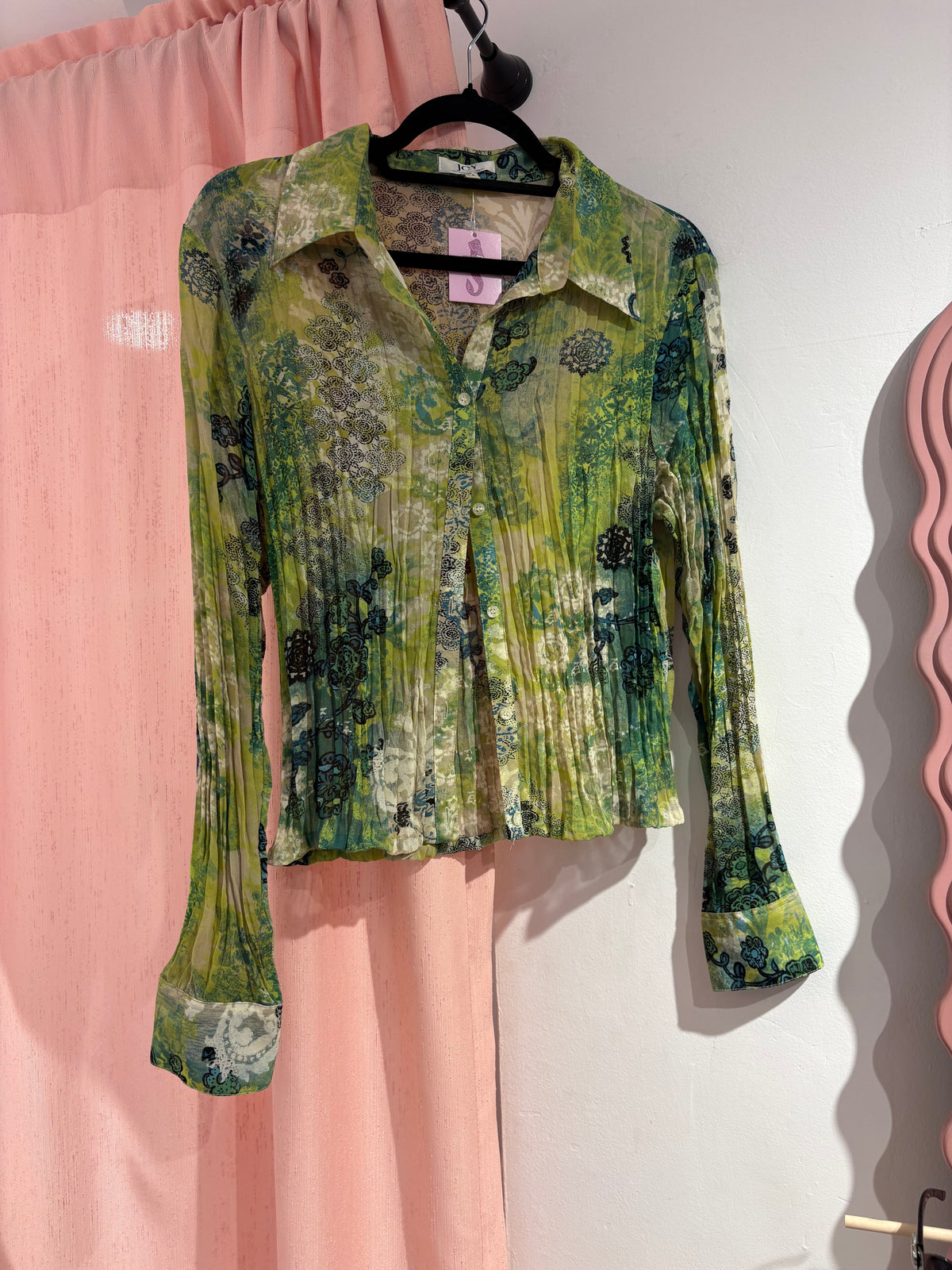 Incredible fairy button-up shirt in green tones (Fits S-M)