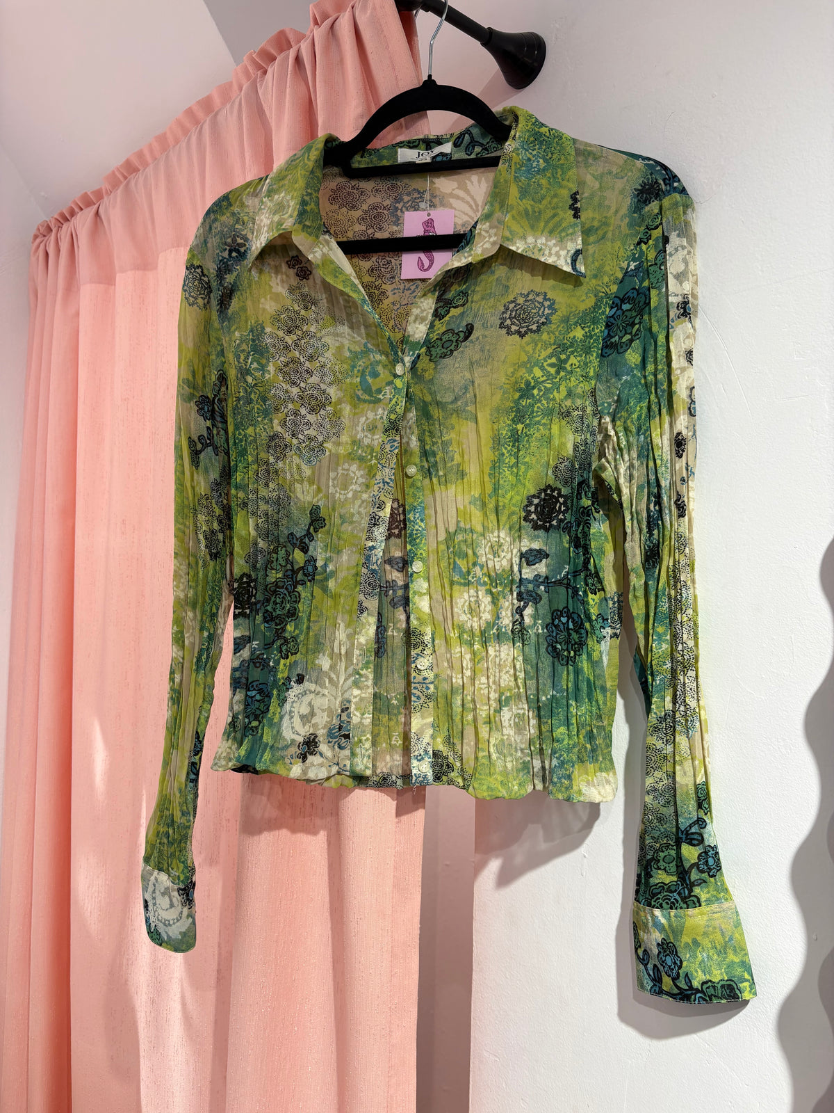 Incredible fairy button-up shirt in green tones (Fits S-M)
