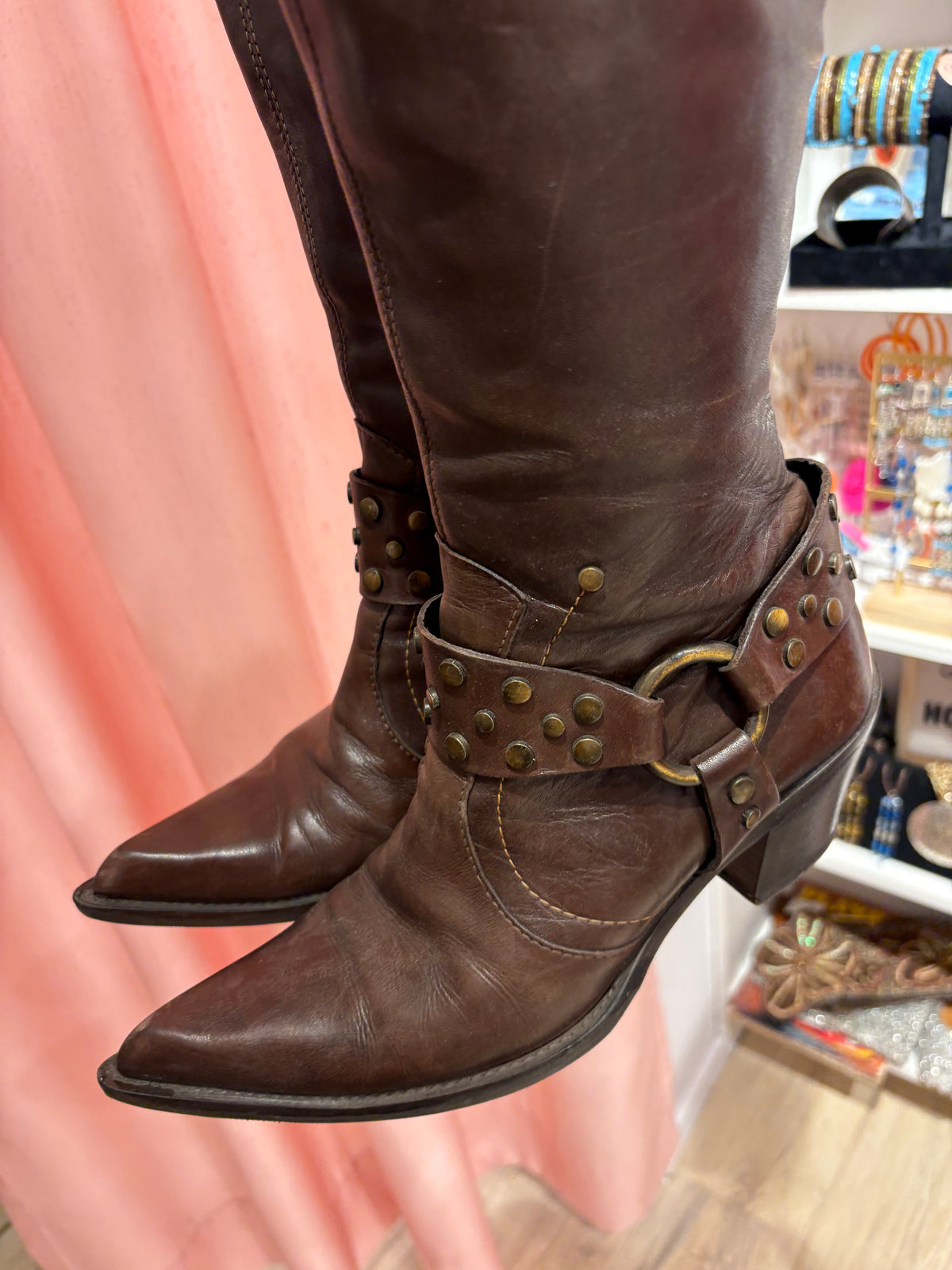 Incredible vintage leather boots (Size: 38)