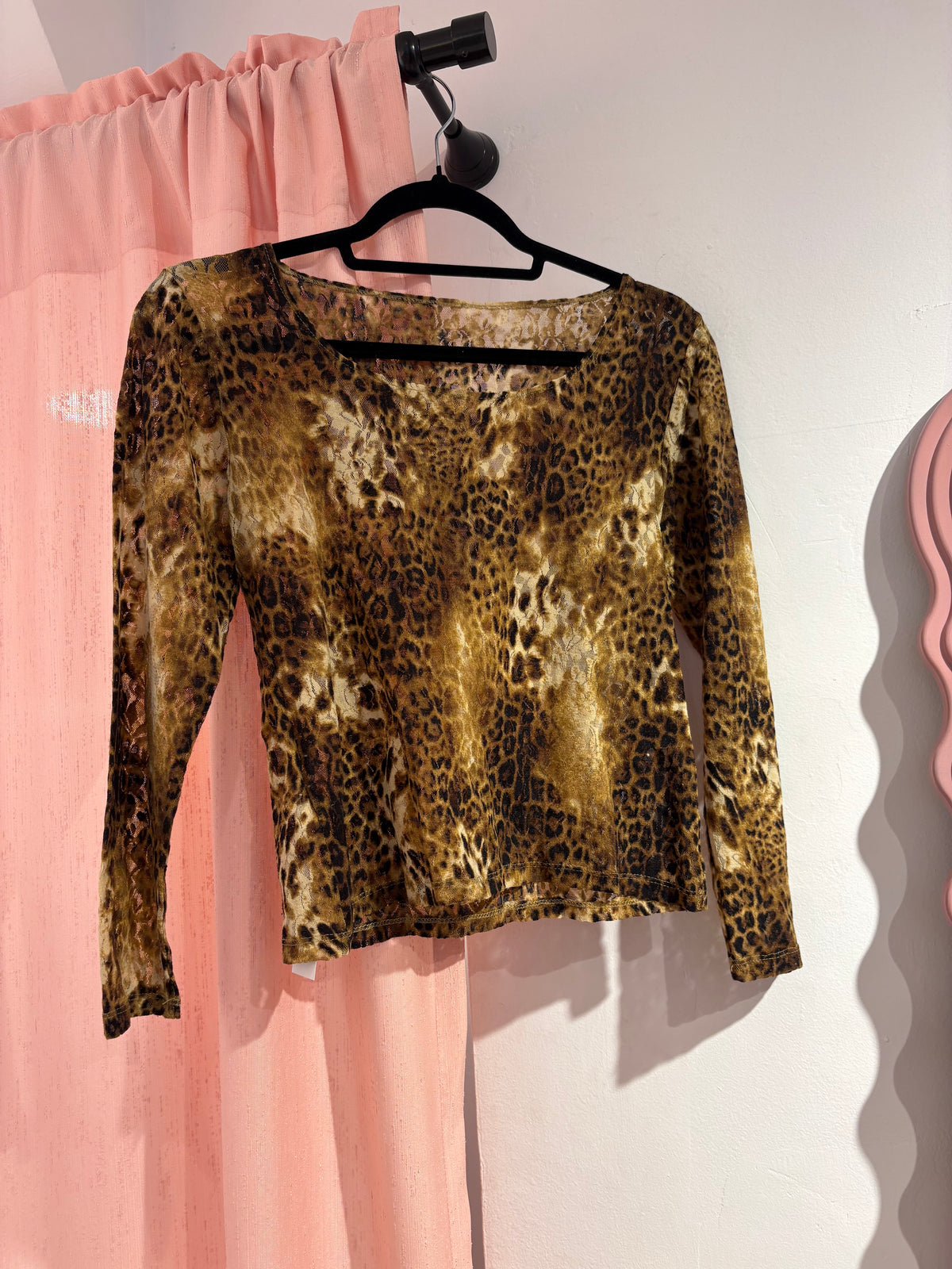Cute leopard mesh top (M)