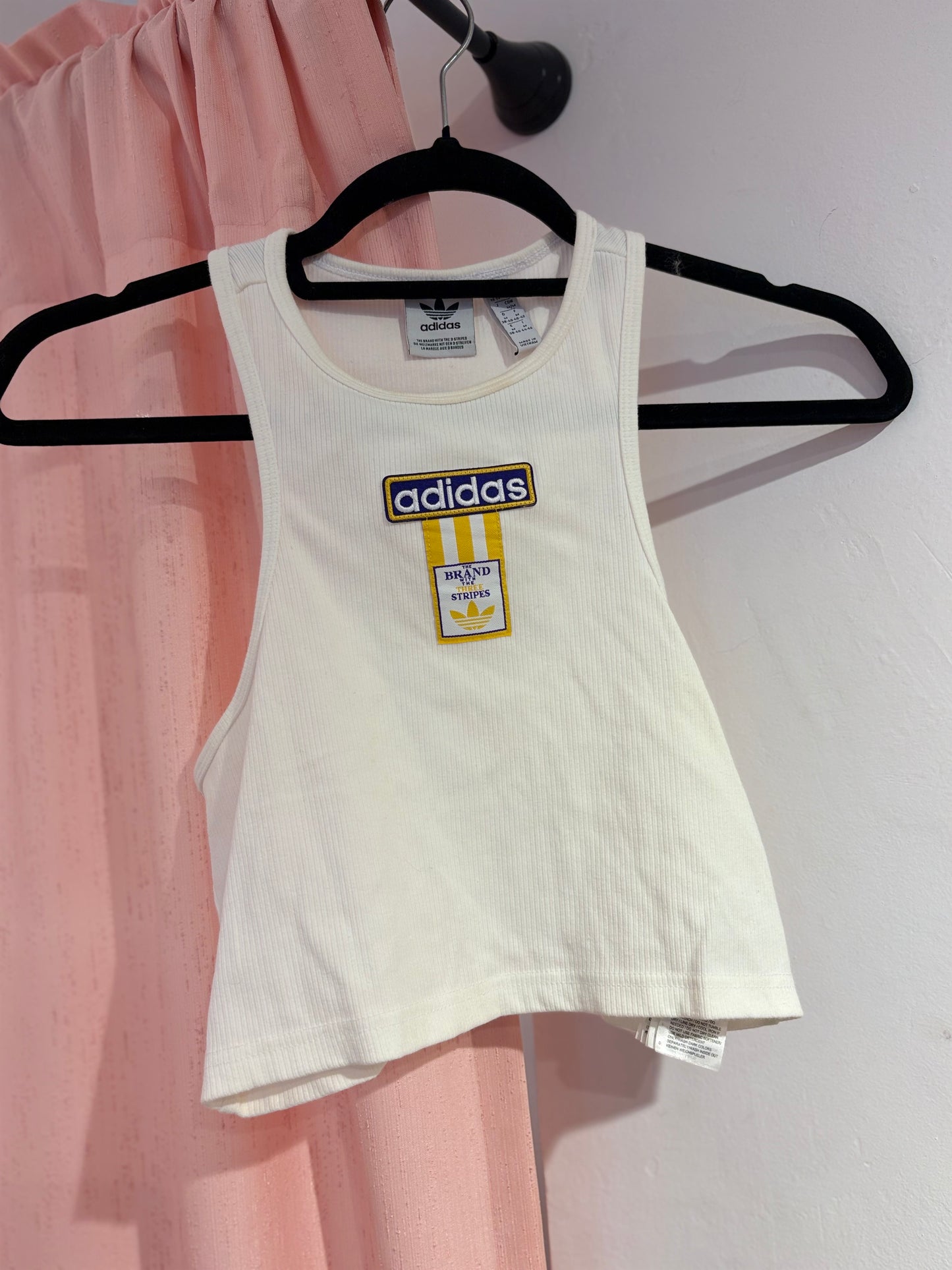 Cropped adidas top (M)