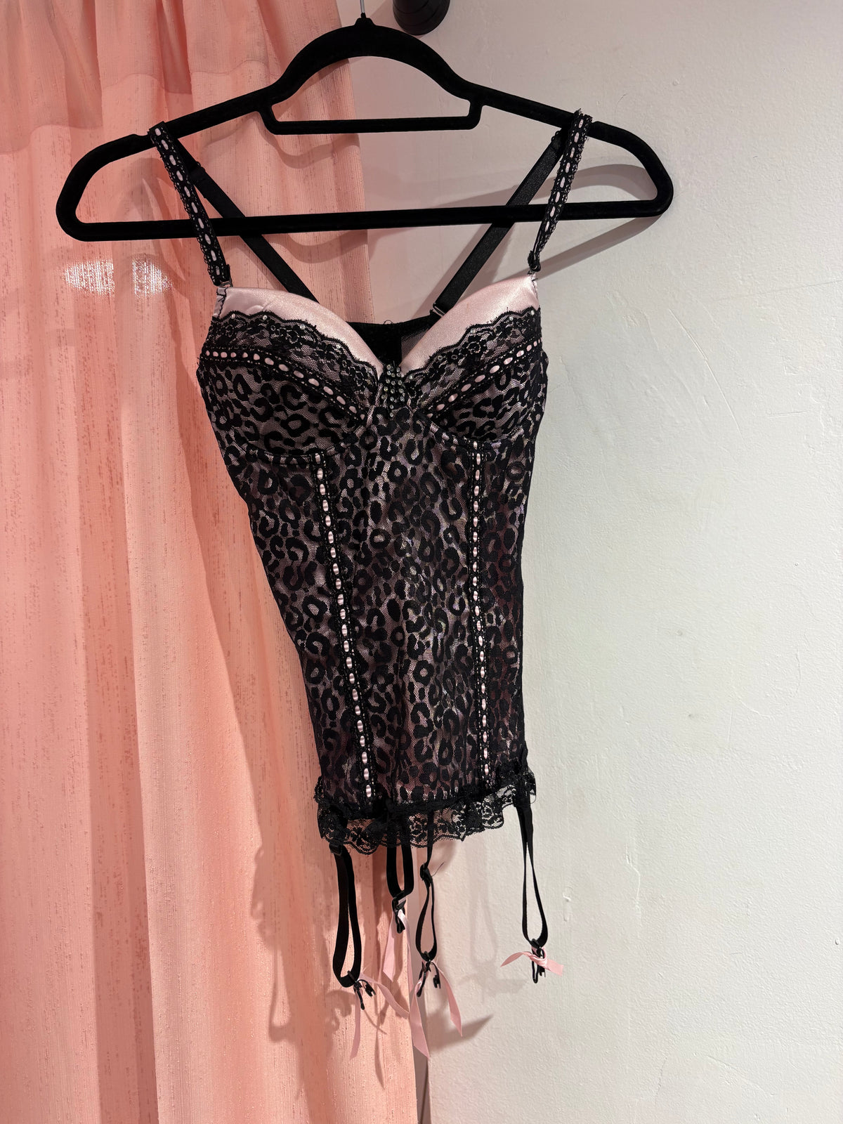 Animal print gorgeous black/pink corset (70B)