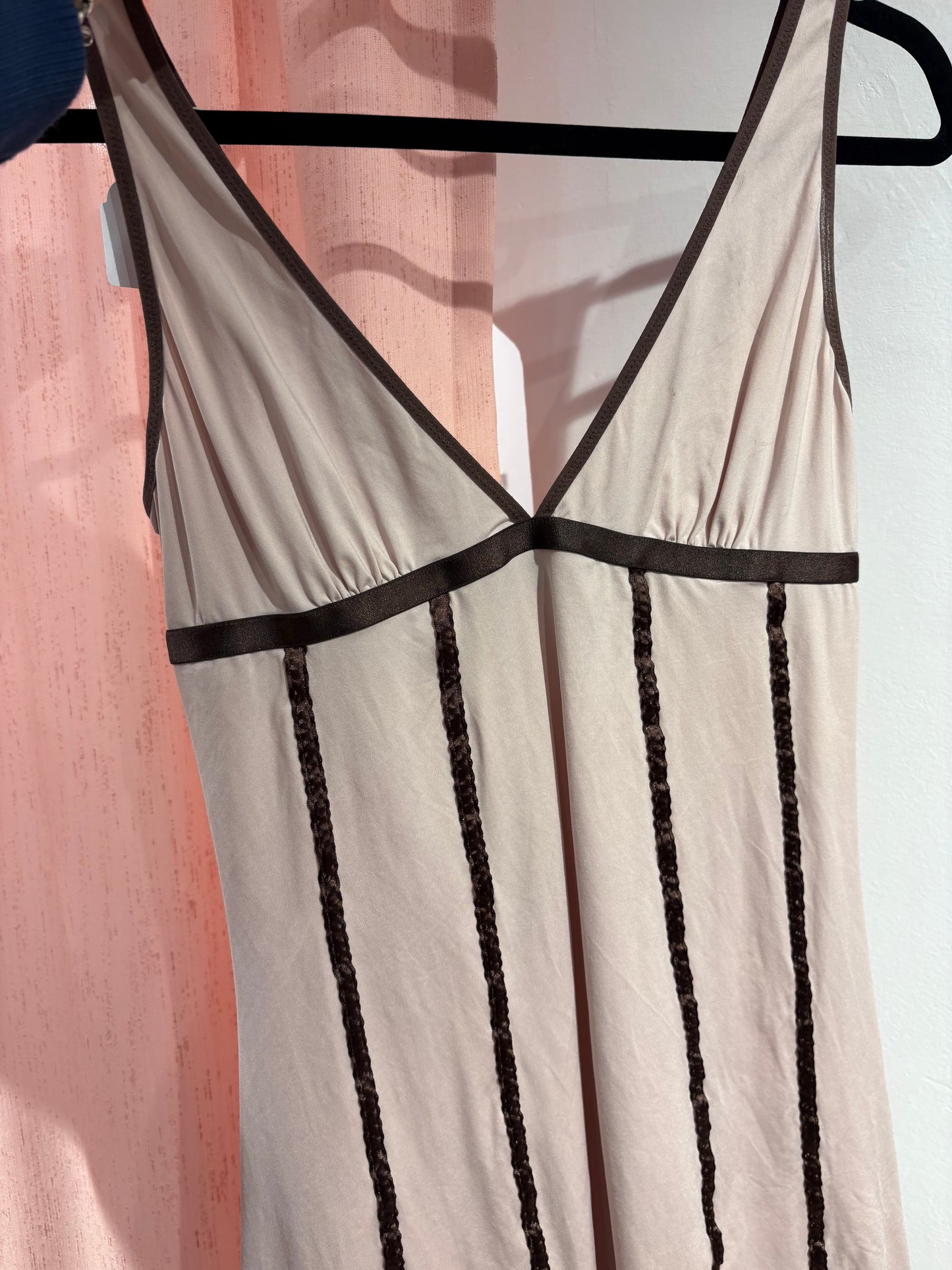 Short lingerie dress in light pink with brown details and side bows (S-M)