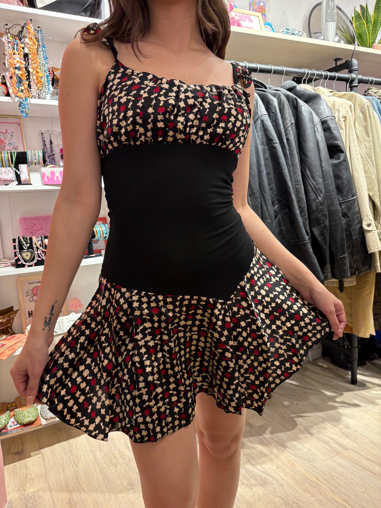Mini dress with a floral print, fitted waist panel & a soft flared hem (S / M)