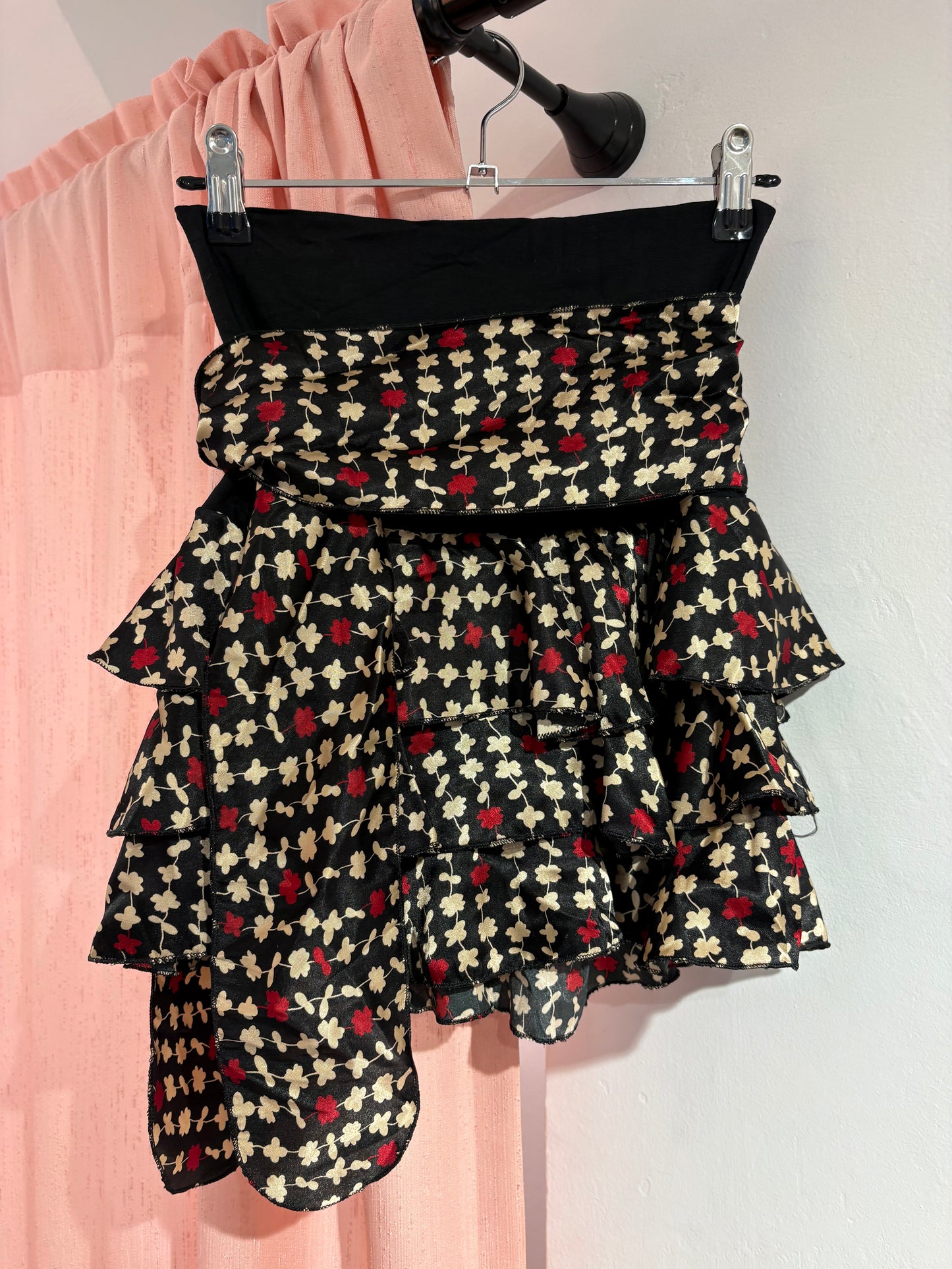 Y2K ruffle mini skirt with floral print (M)