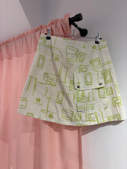 Cute white skirt with green details and back zipper (M)
