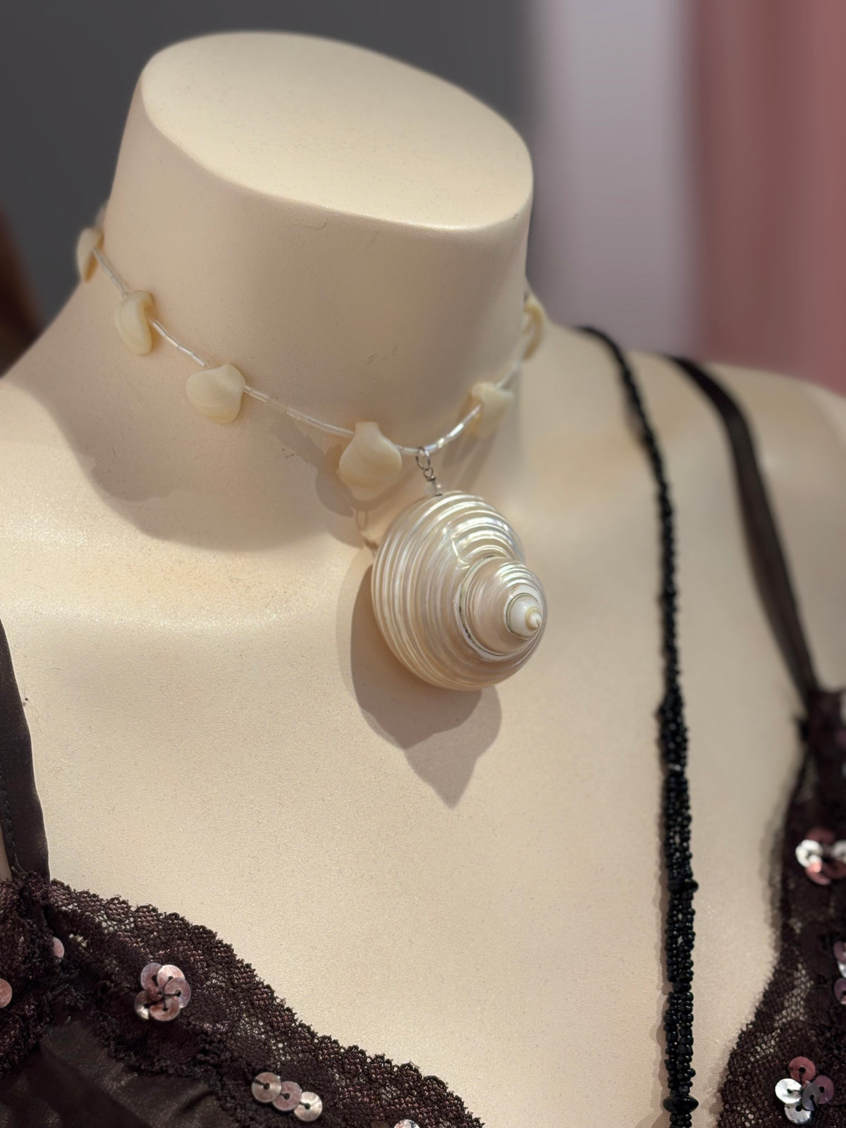 Incredible shell chocker