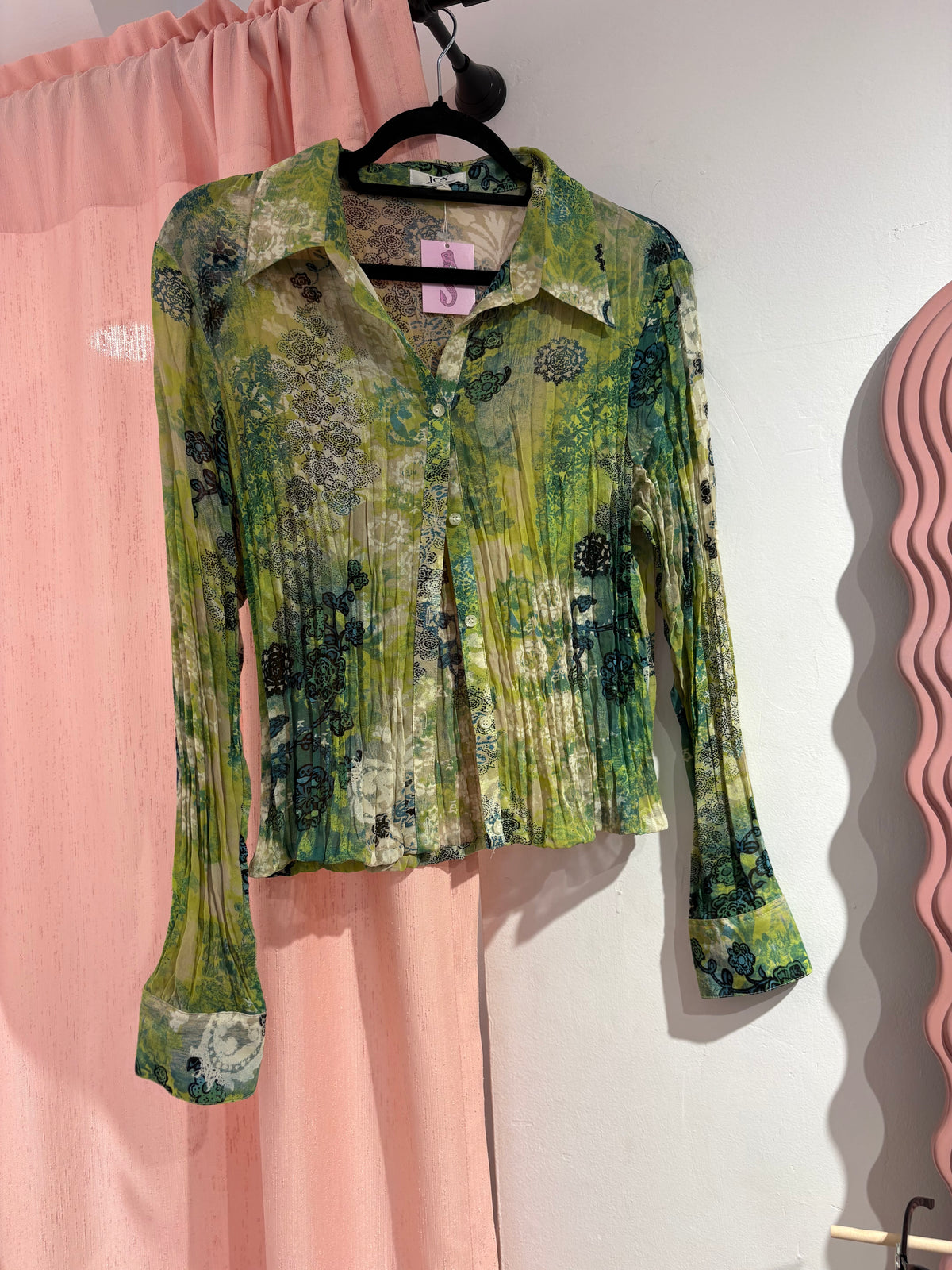 Incredible fairy button-up shirt in green tones (Fits S-M)