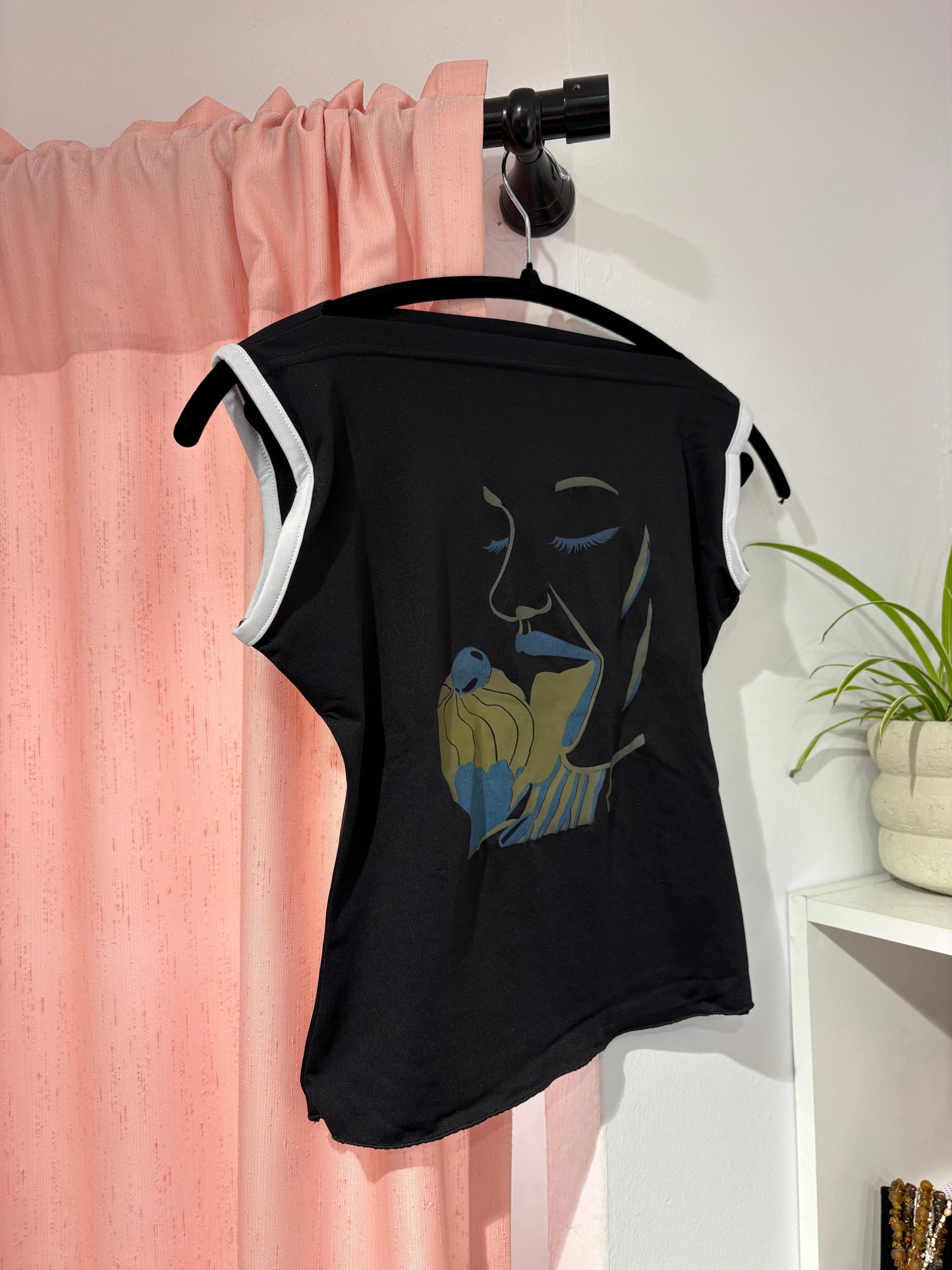 Super cute true y2k top (S)