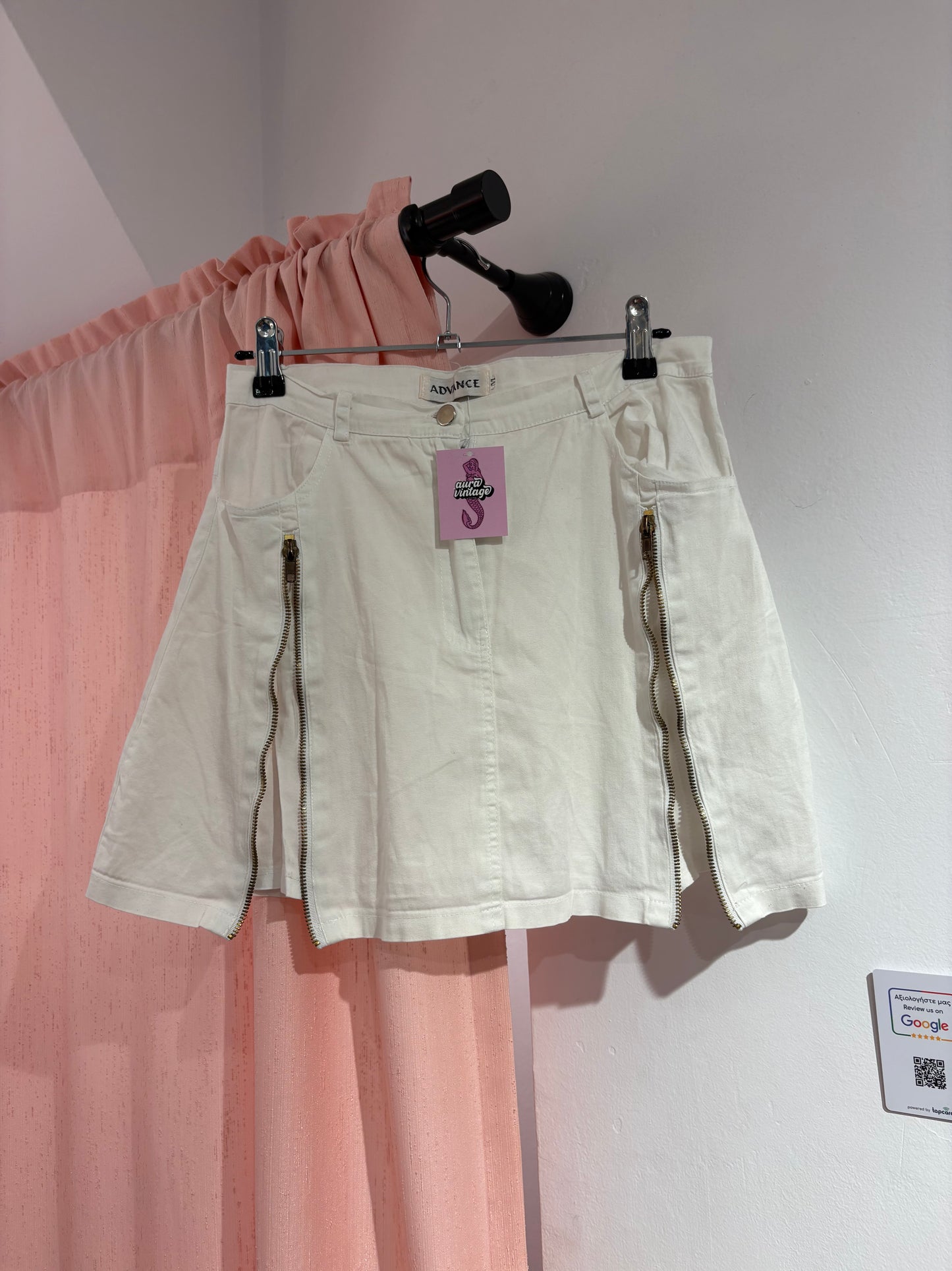 White short skirt with cute zipper details (M)