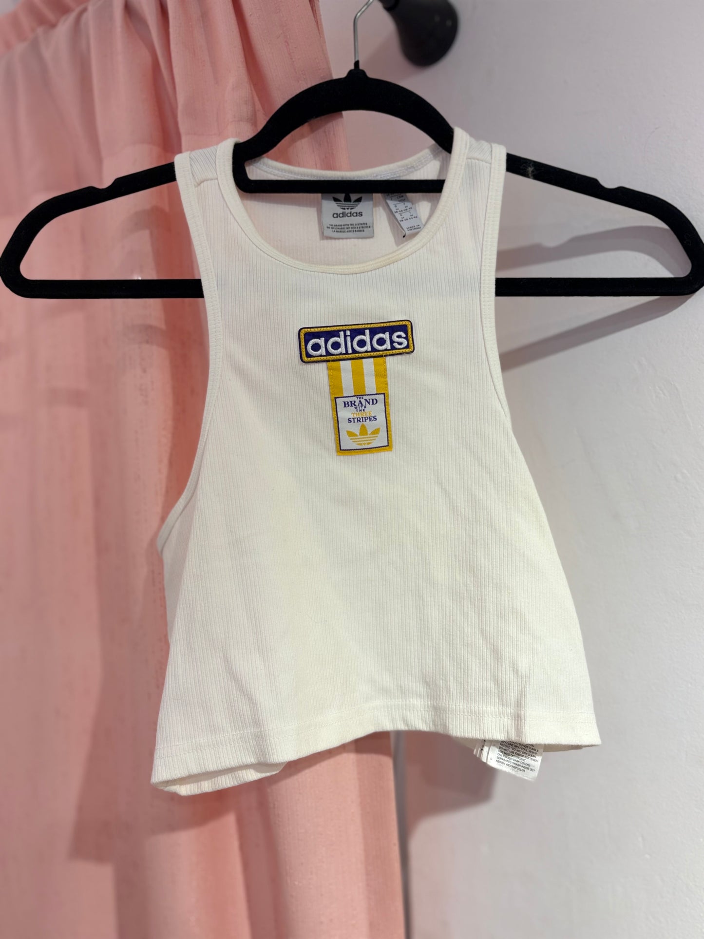 Cropped adidas top (M)
